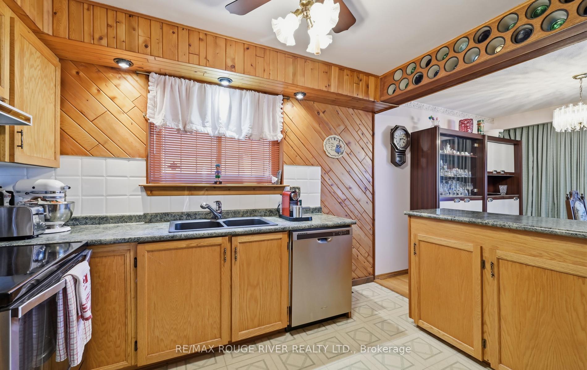 Photo 11 of 132 Athabasca Street, Oshawa, Donevan — HOMEH