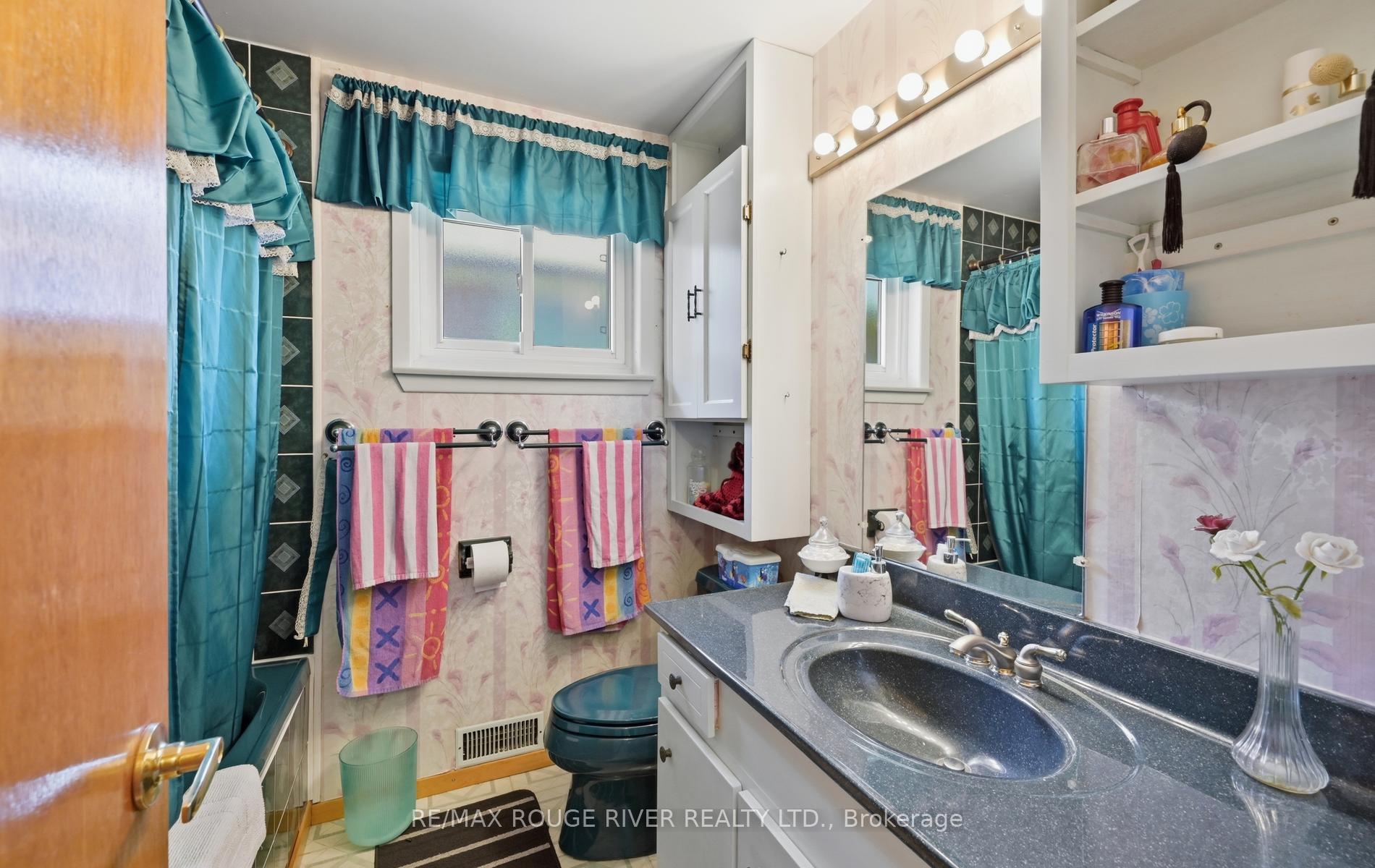 Photo 17 of 132 Athabasca Street, Oshawa, Donevan — HOMEH