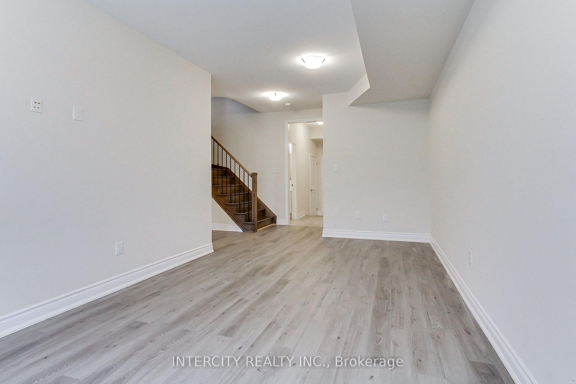 Photo 9 of 7 Adaskin Drive, Vaughan, Patterson — HOMEH