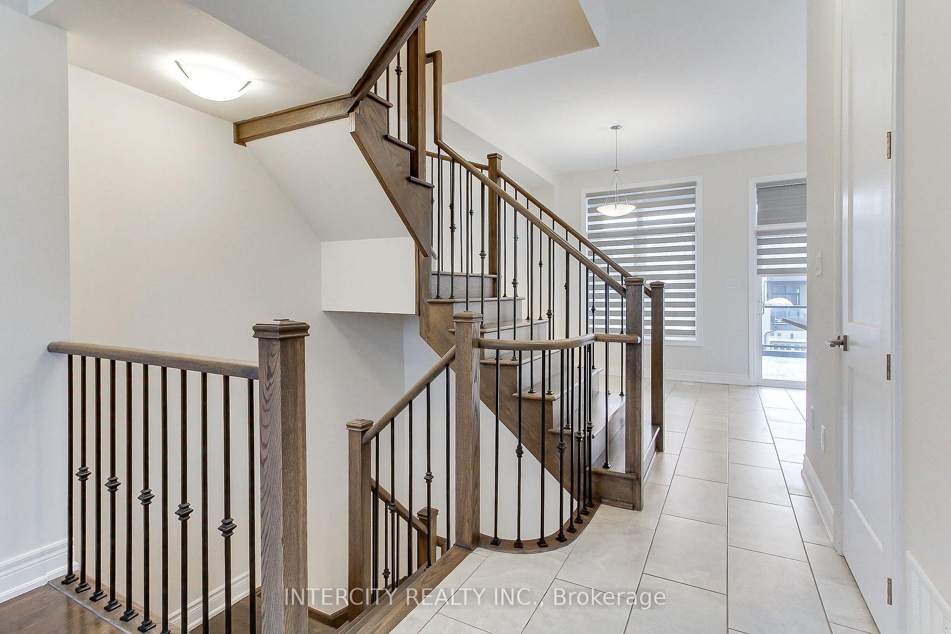 Photo 13 of 7 Adaskin Drive, Vaughan, Patterson — HOMEH