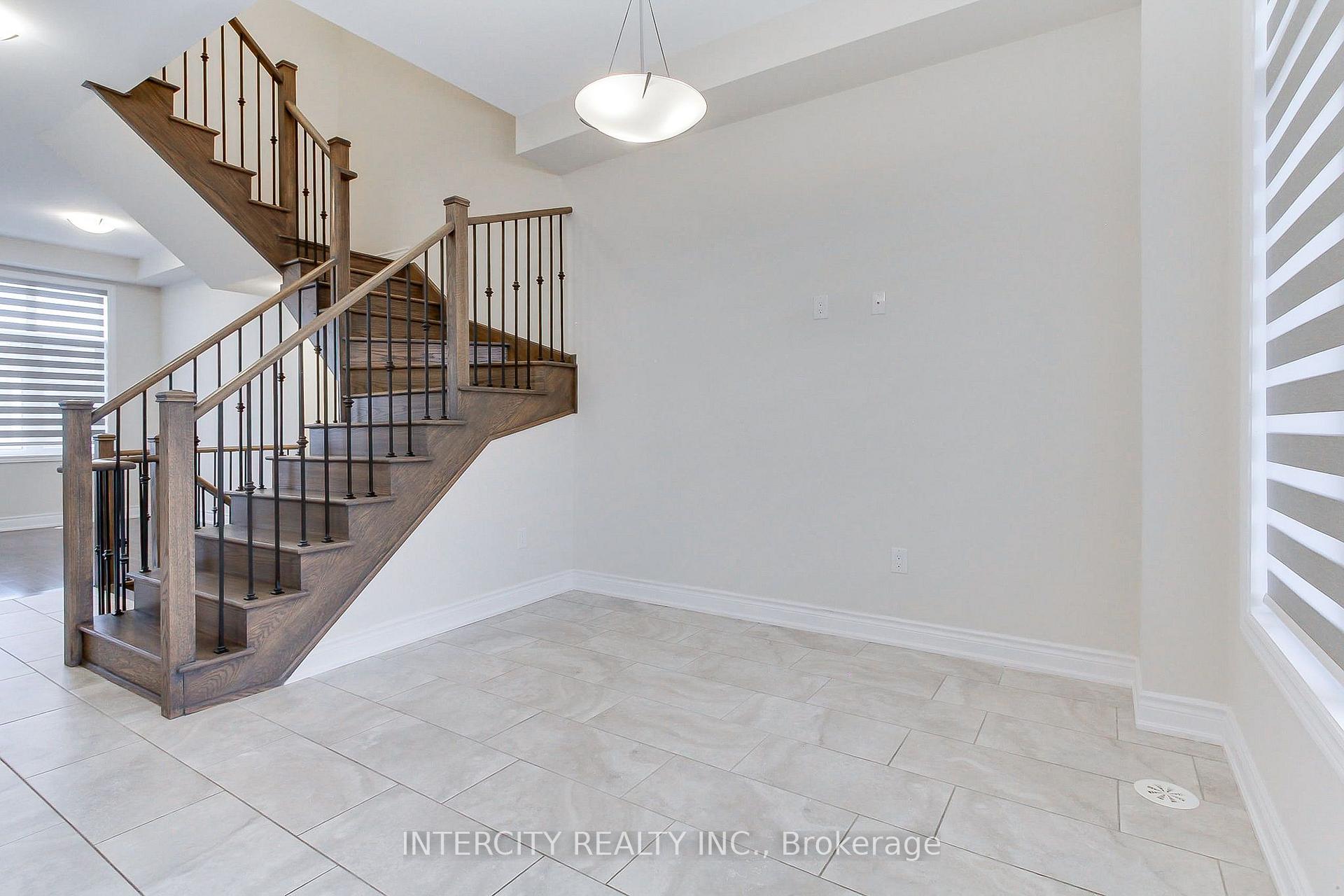 Photo 23 of 7 Adaskin Drive, Vaughan, Patterson — HOMEH
