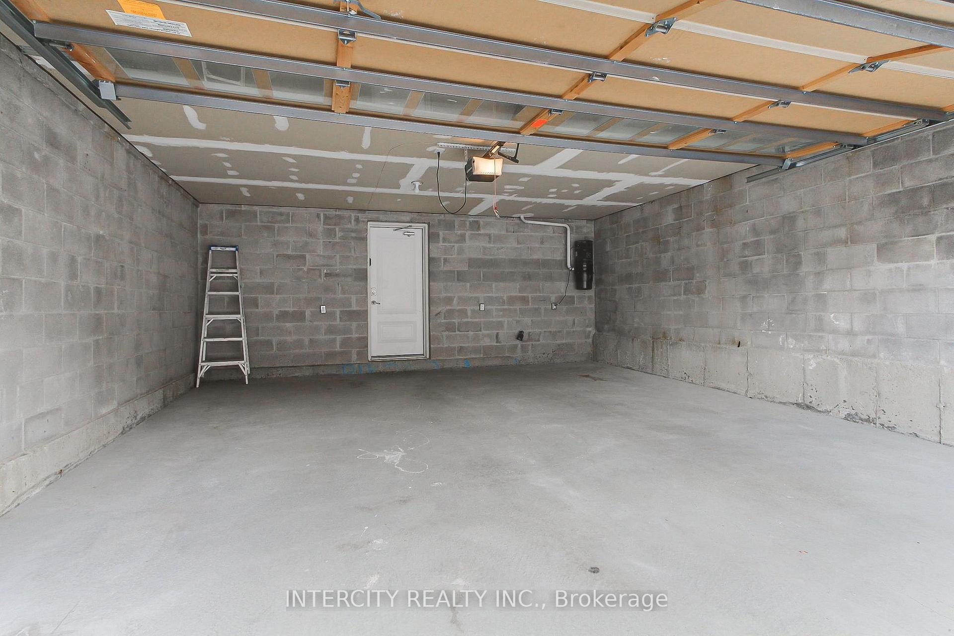 Photo 45 of 7 Adaskin Drive, Vaughan, Patterson — HOMEH