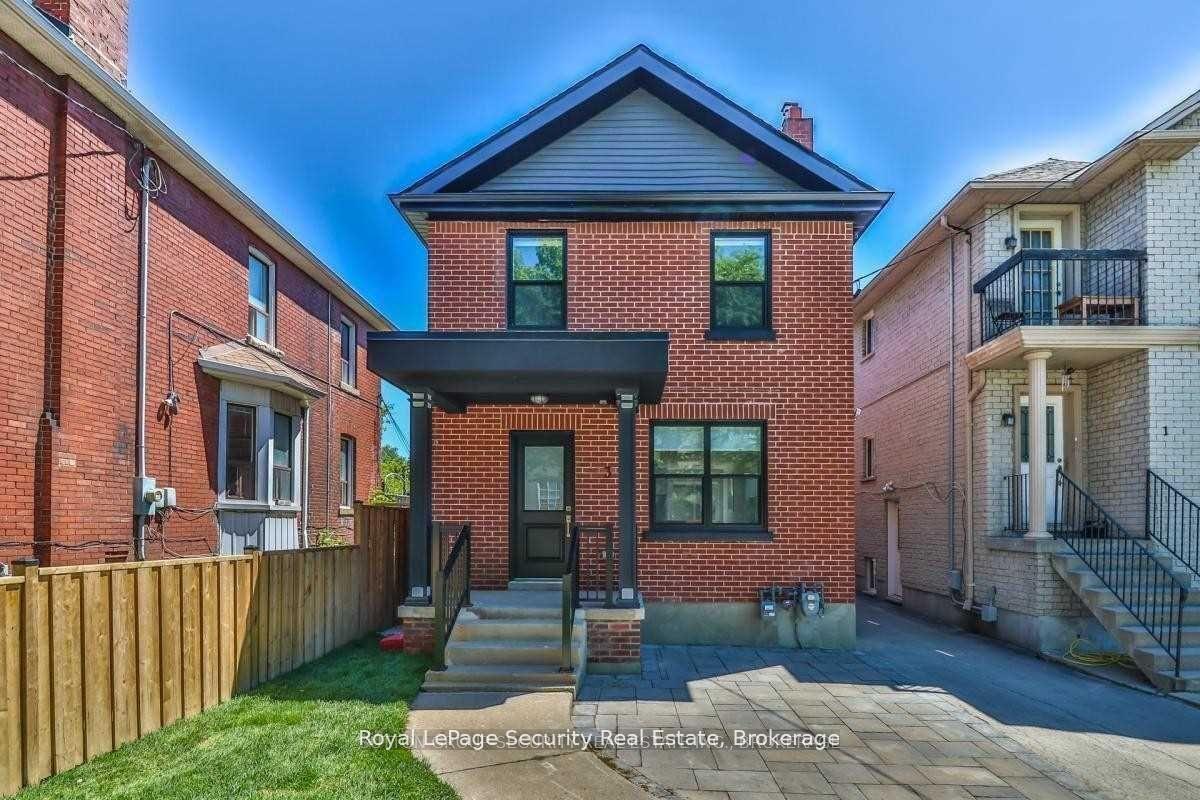 Front of Unit 1, 3 Twenty Sixth Street