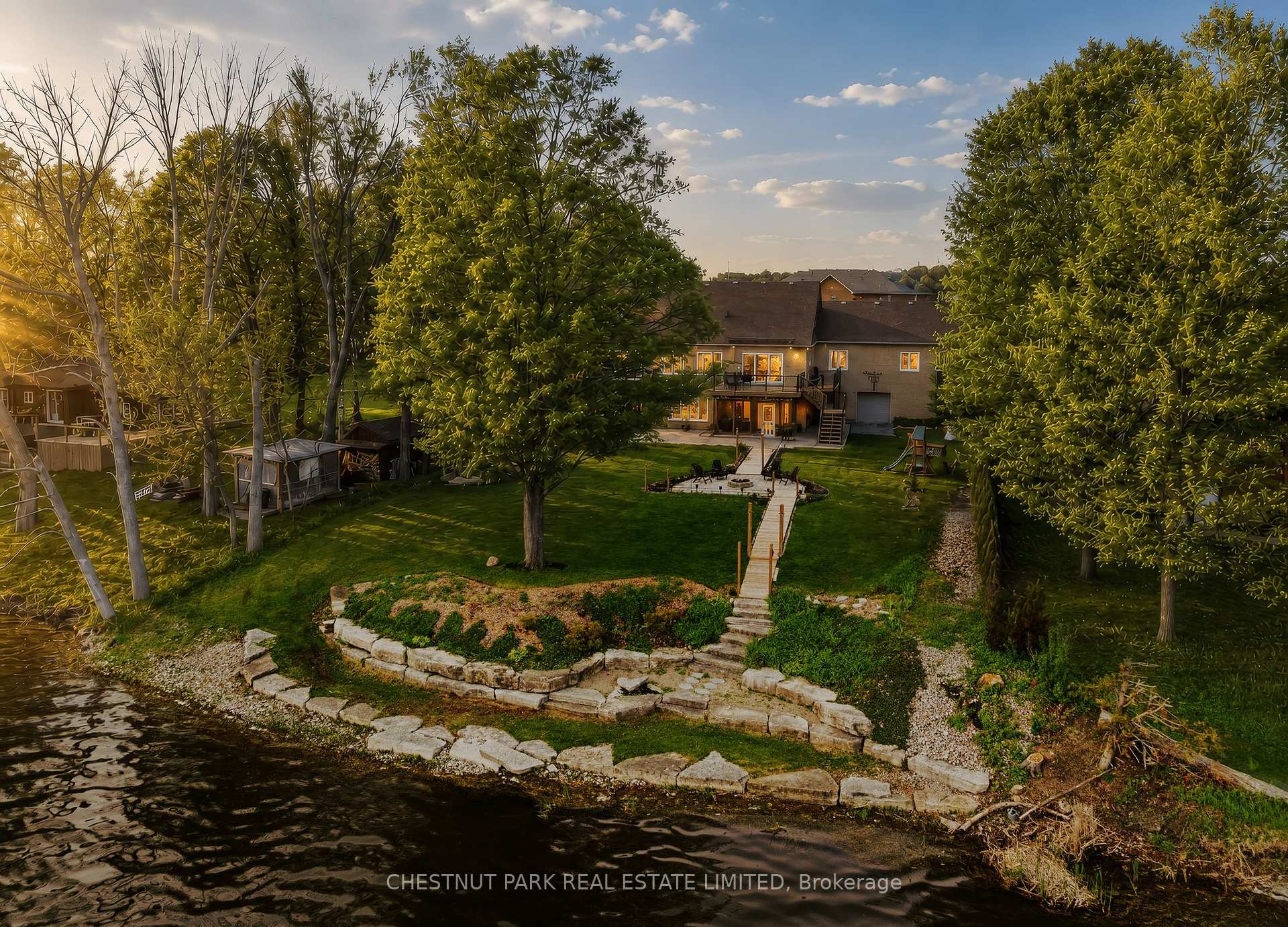 Photo 3 of 89 Gilson Street, Kawartha Lakes, Mariposa — HOMEH