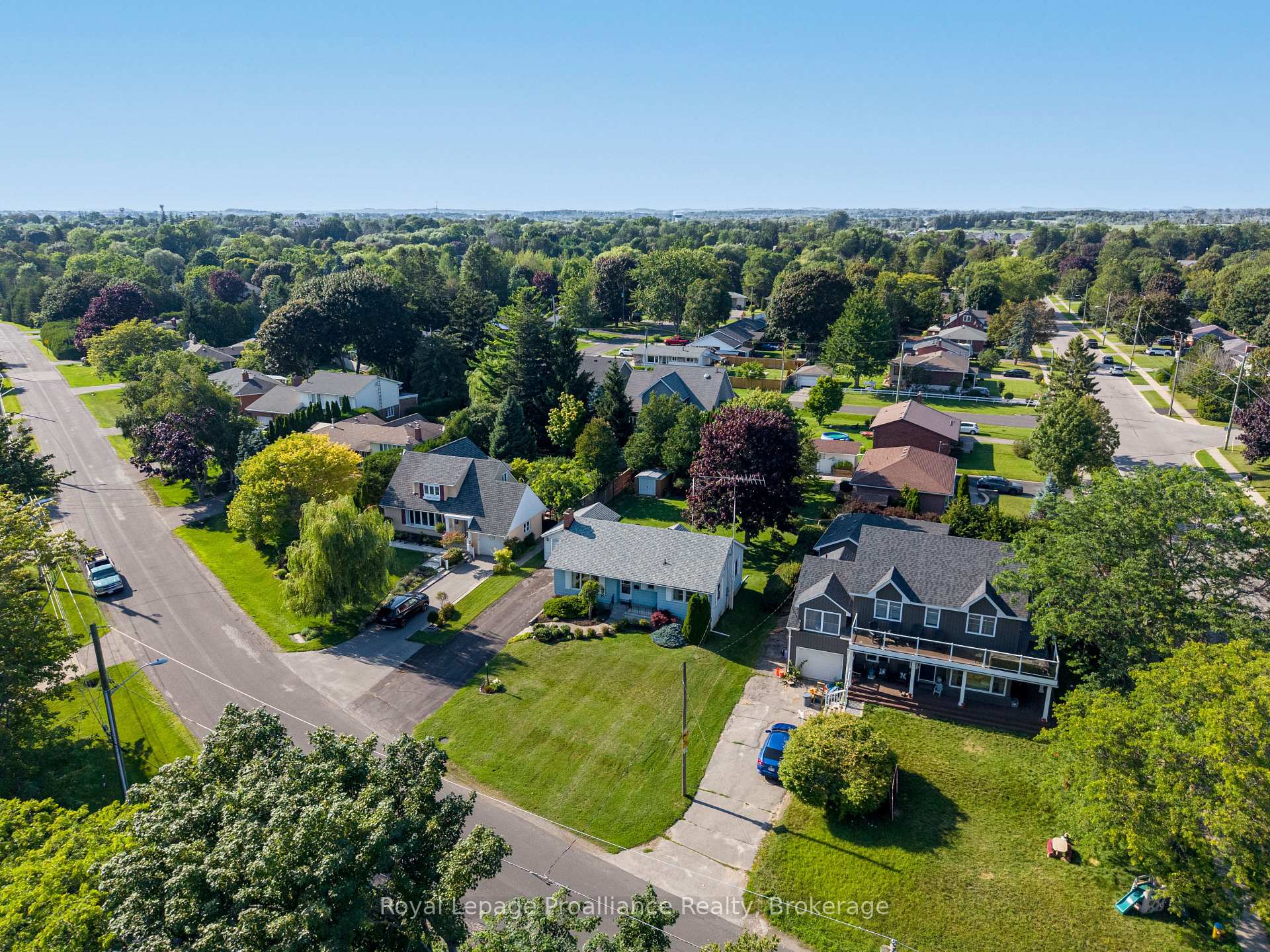 Photo 2 of 550 Lakeshore Road, Cobourg — HOMEH