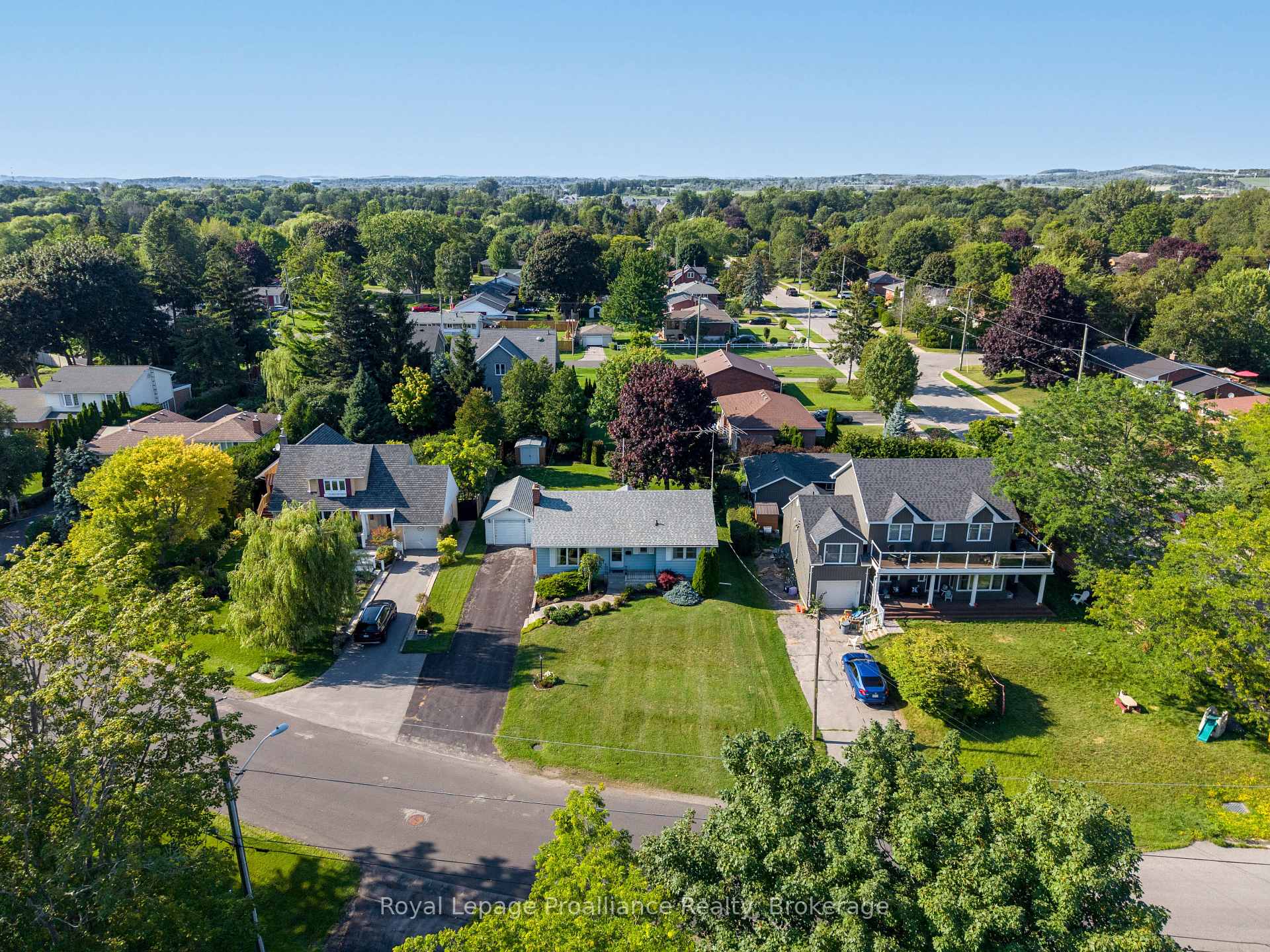 Photo 3 of 550 Lakeshore Road, Cobourg — HOMEH