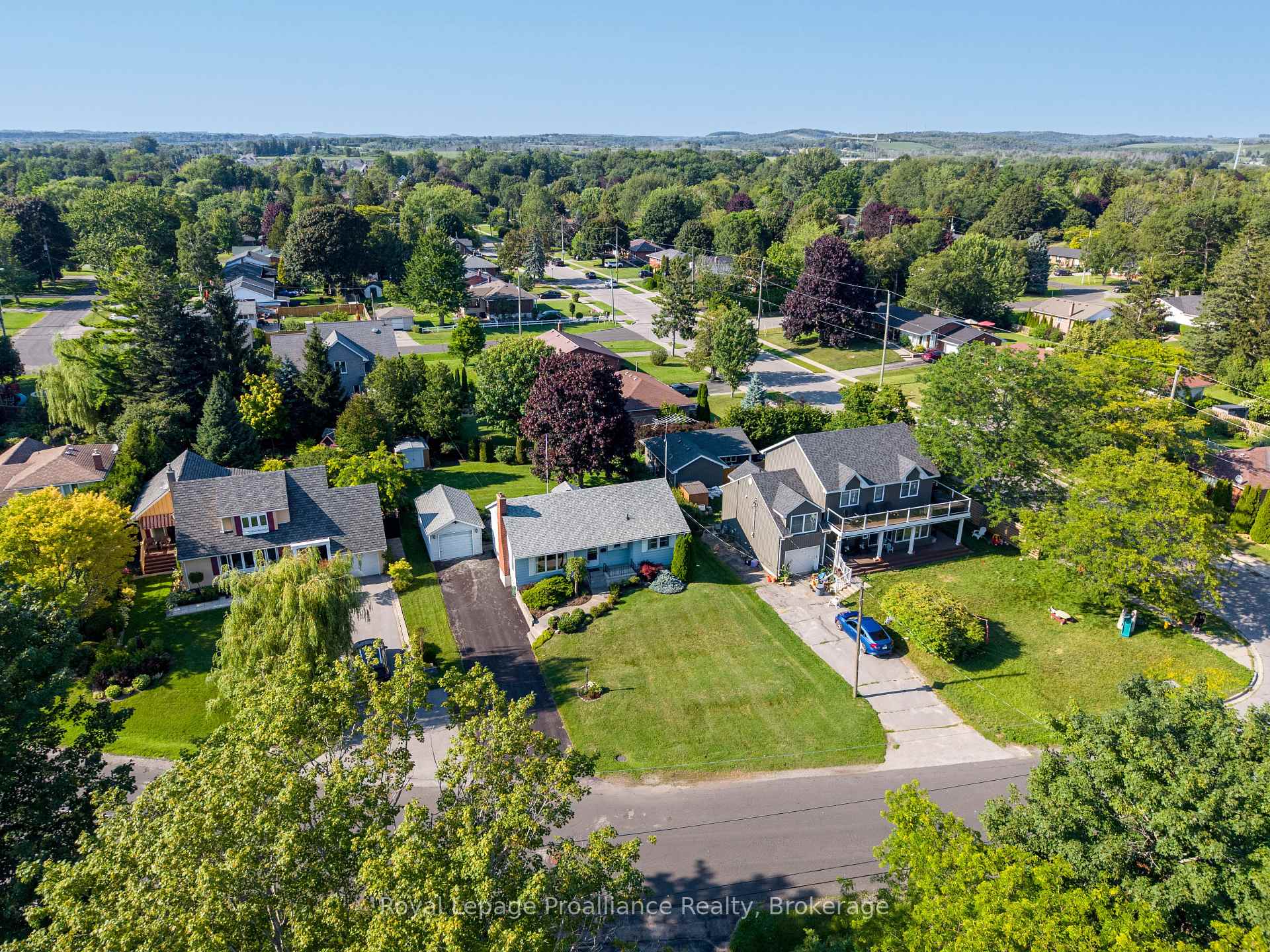 Photo 4 of 550 Lakeshore Road, Cobourg — HOMEH