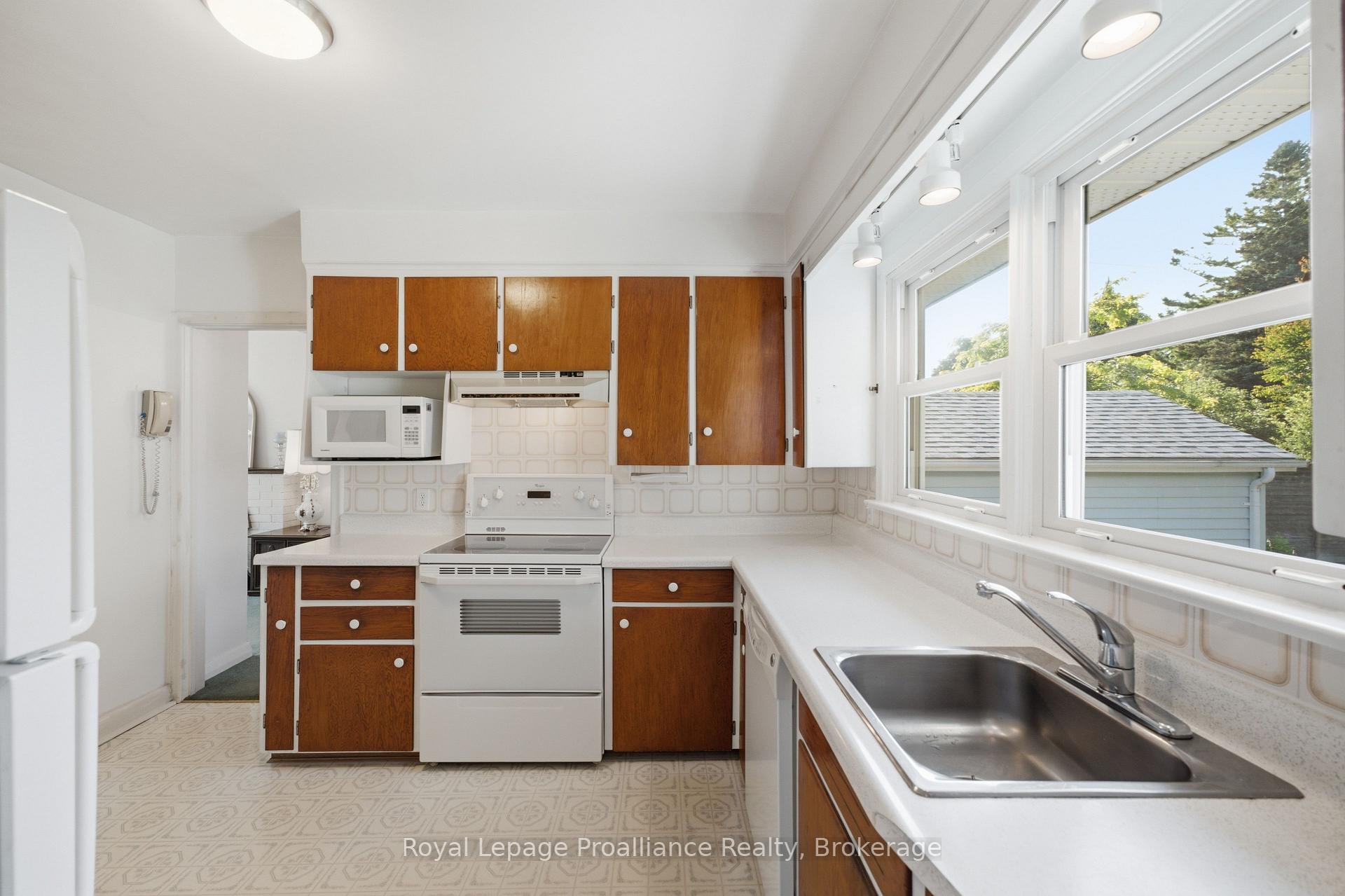 Photo 36 of 550 Lakeshore Road, Cobourg — HOMEH