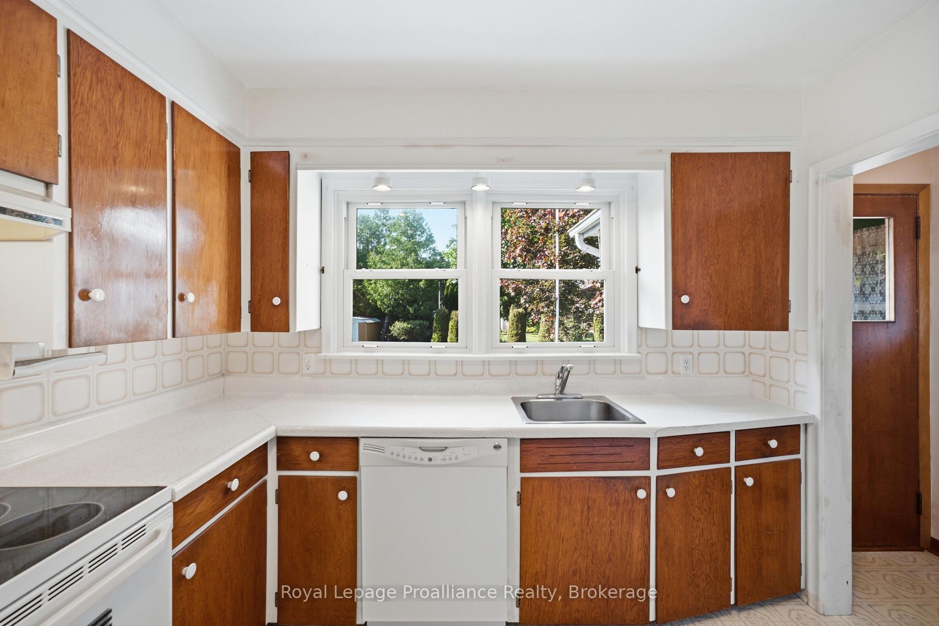 Photo 37 of 550 Lakeshore Road, Cobourg — HOMEH