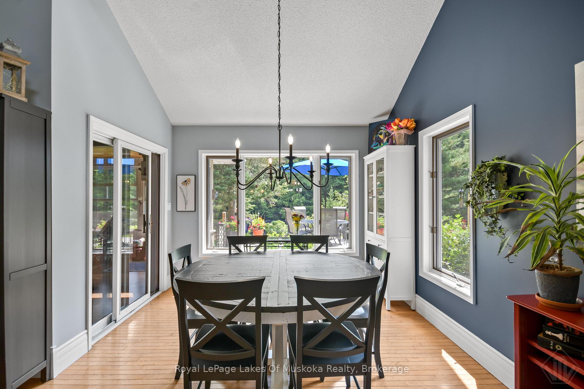 Photo 11 of 15 Summer Lane, Bracebridge, Draper — HOMEH