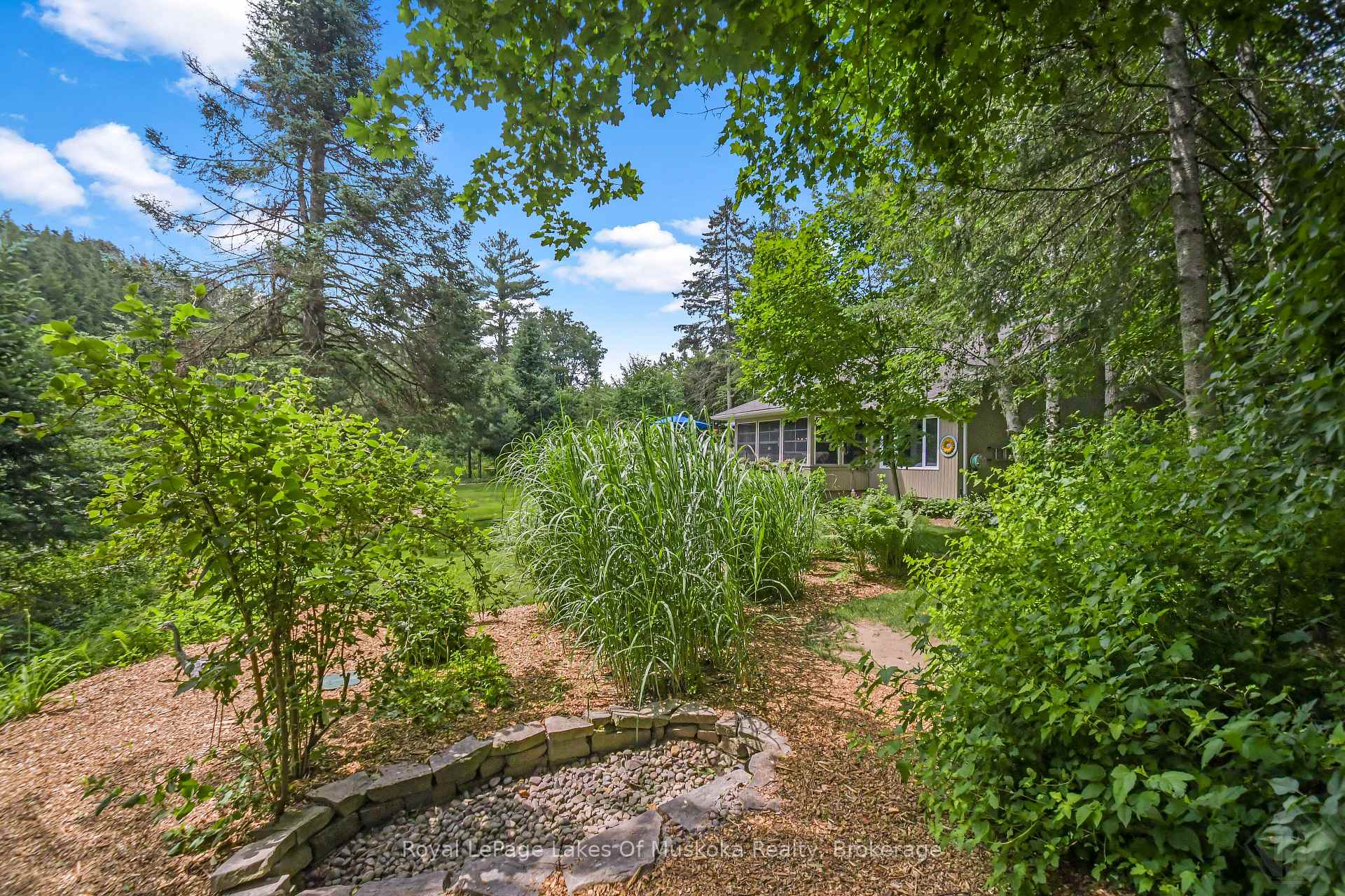Photo 34 of 15 Summer Lane, Bracebridge, Draper — HOMEH