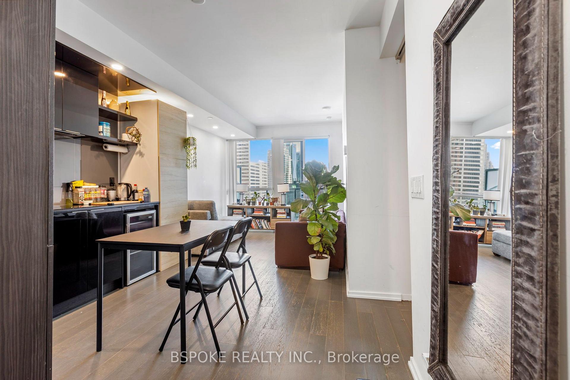 Photo 5 of Unit 4207, 70 Temperance Street, Toronto, Bay Street Corridor — HOMEH
