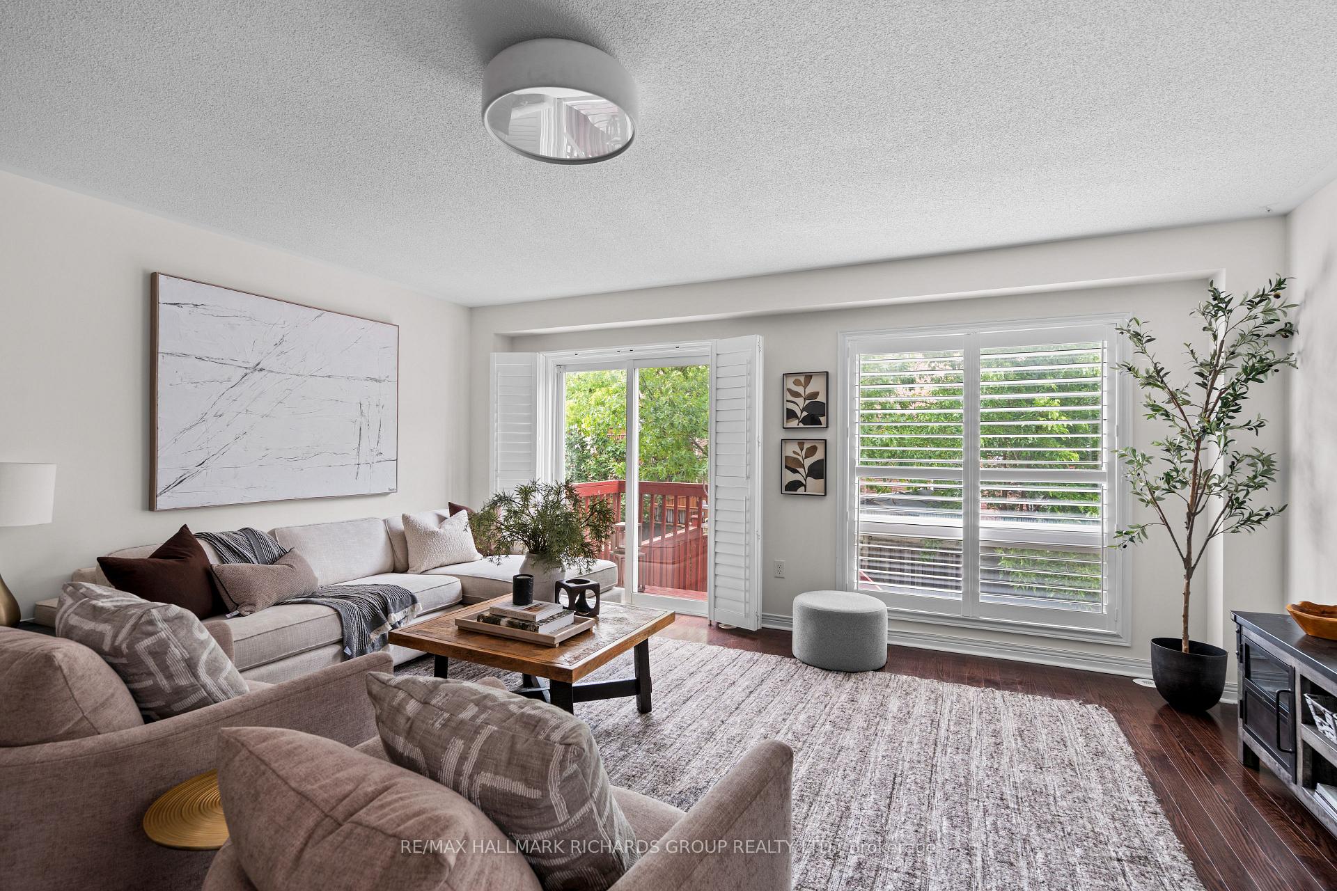 Photo 2 of 91 Wilkes Crescent, Scarborough, Clairlea-Birchmount — HOMEH