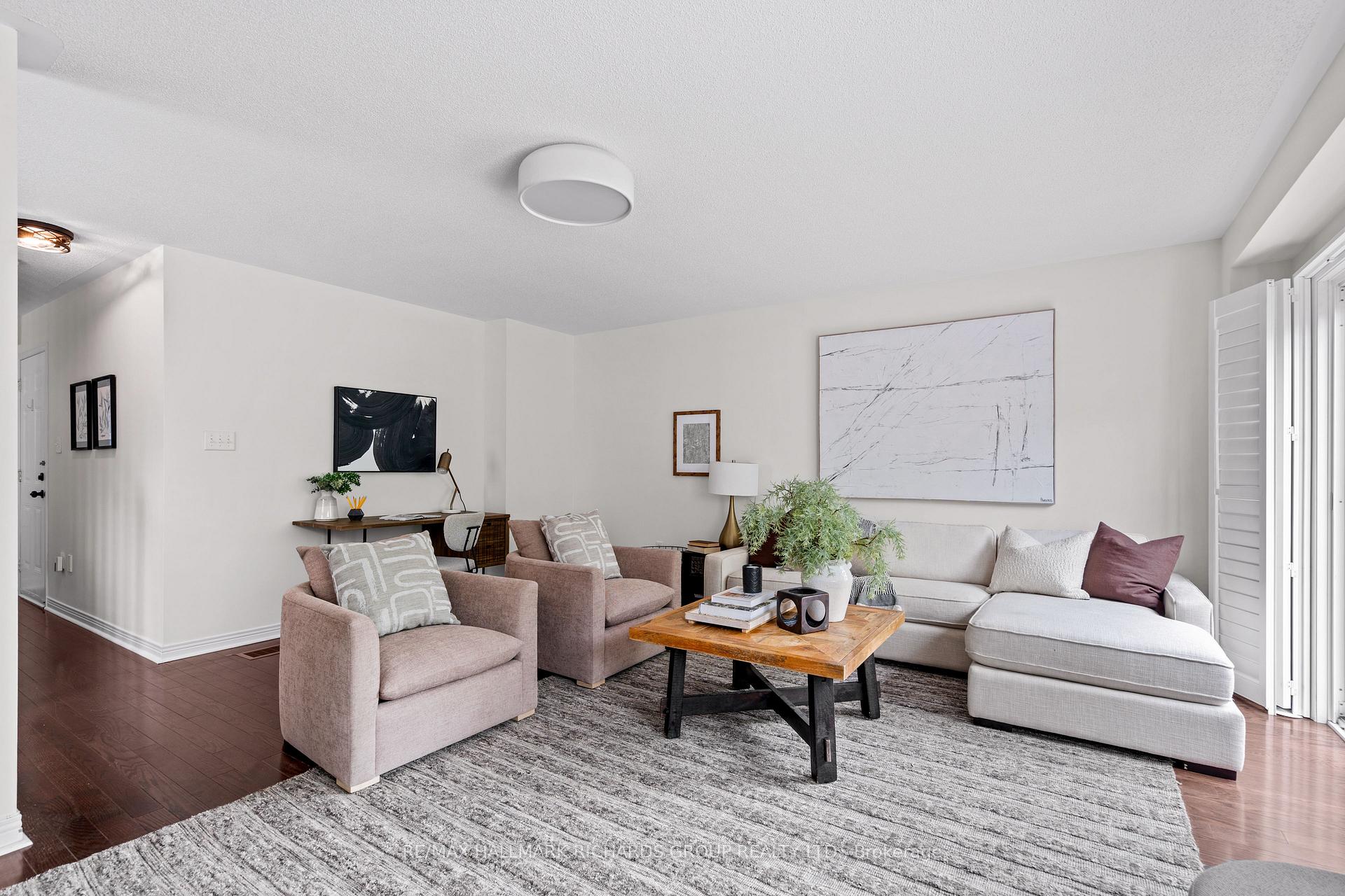 Photo 3 of 91 Wilkes Crescent, Scarborough, Clairlea-Birchmount — HOMEH