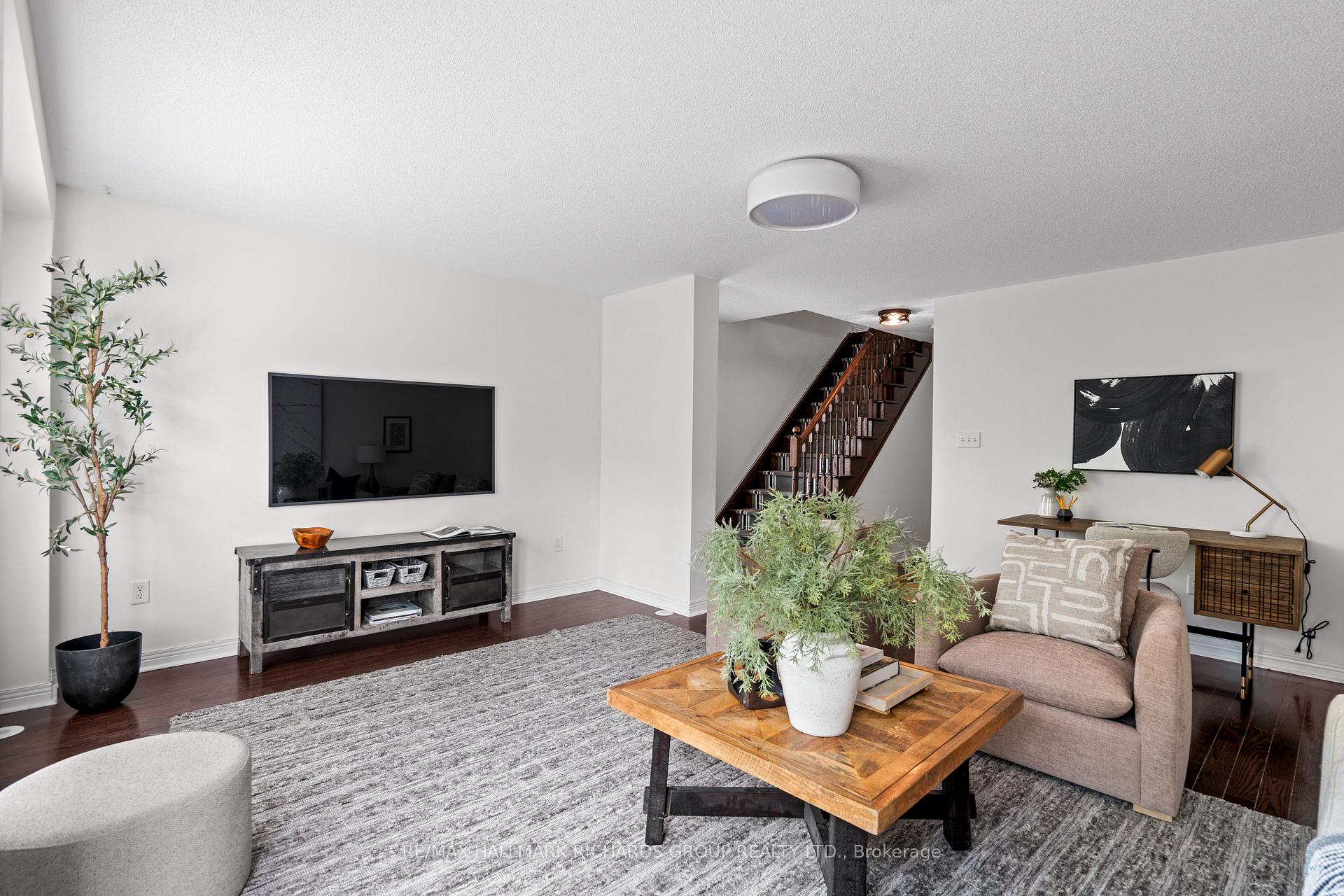 Photo 5 of 91 Wilkes Crescent, Scarborough, Clairlea-Birchmount — HOMEH