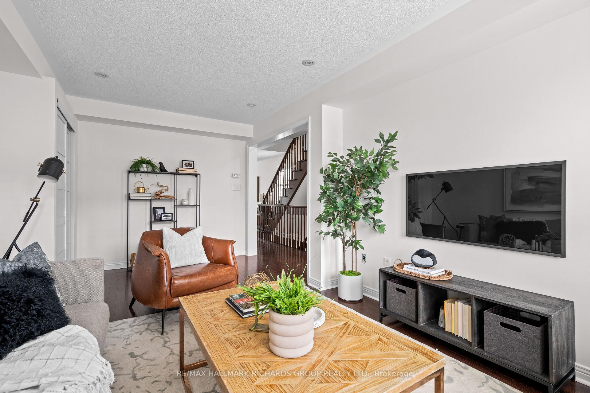 Photo 7 of 91 Wilkes Crescent, Scarborough, Clairlea-Birchmount — HOMEH