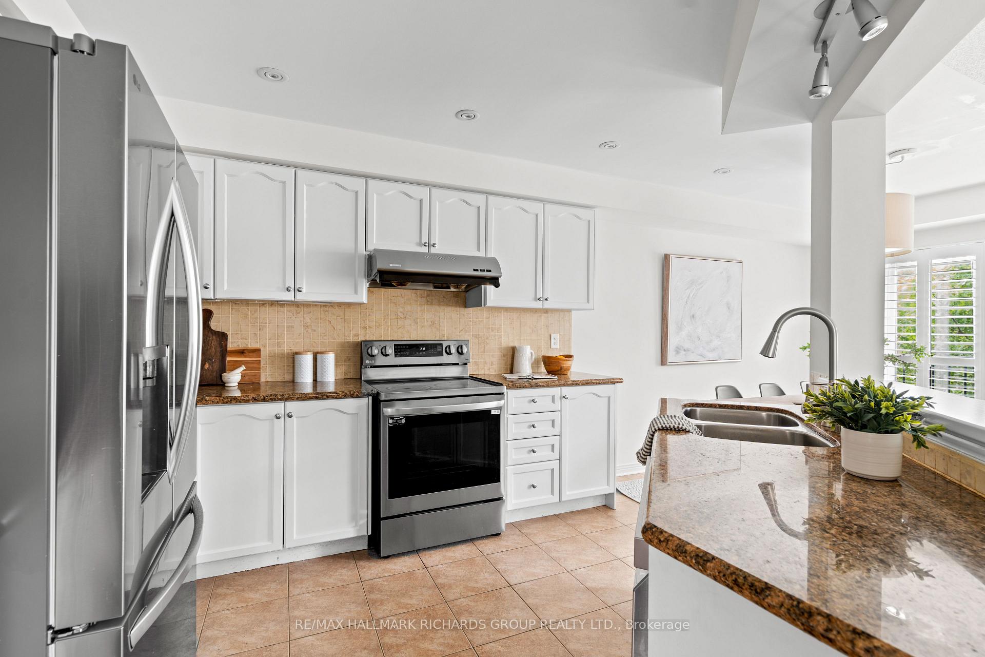 Photo 8 of 91 Wilkes Crescent, Scarborough, Clairlea-Birchmount — HOMEH