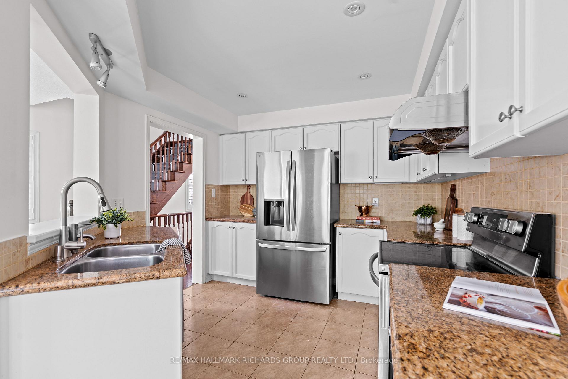 Photo 10 of 91 Wilkes Crescent, Scarborough, Clairlea-Birchmount — HOMEH