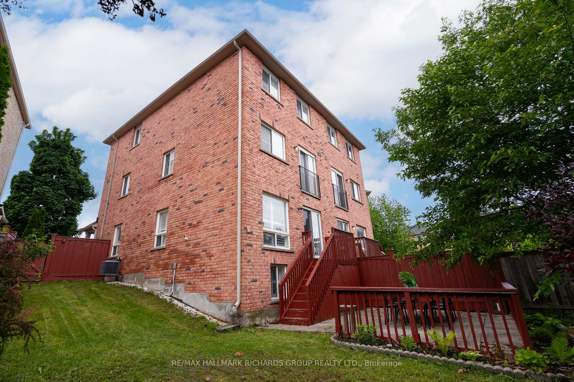 Photo 27 of 91 Wilkes Crescent, Scarborough, Clairlea-Birchmount — HOMEH