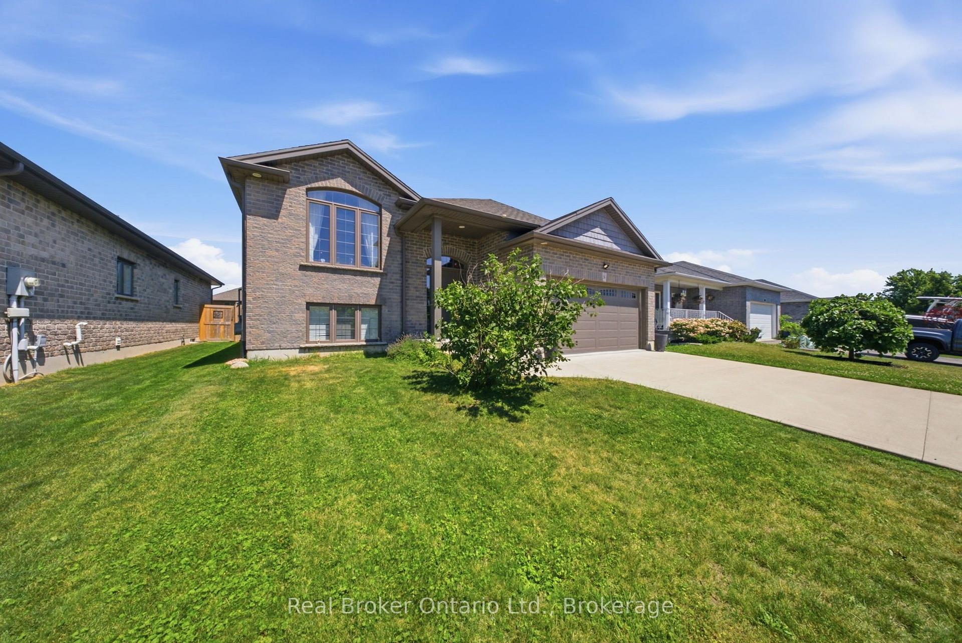 Photo 3 of 360 Dover Avenue, Norfolk, Port Dover — HOMEH