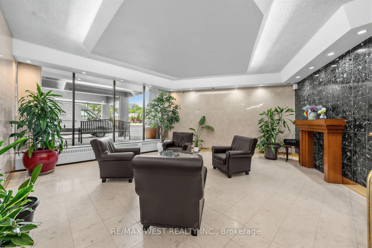 Photo 2 of Unit 805, 60 Pavane Linkway, Toronto, Flemingdon Park — HOMEH