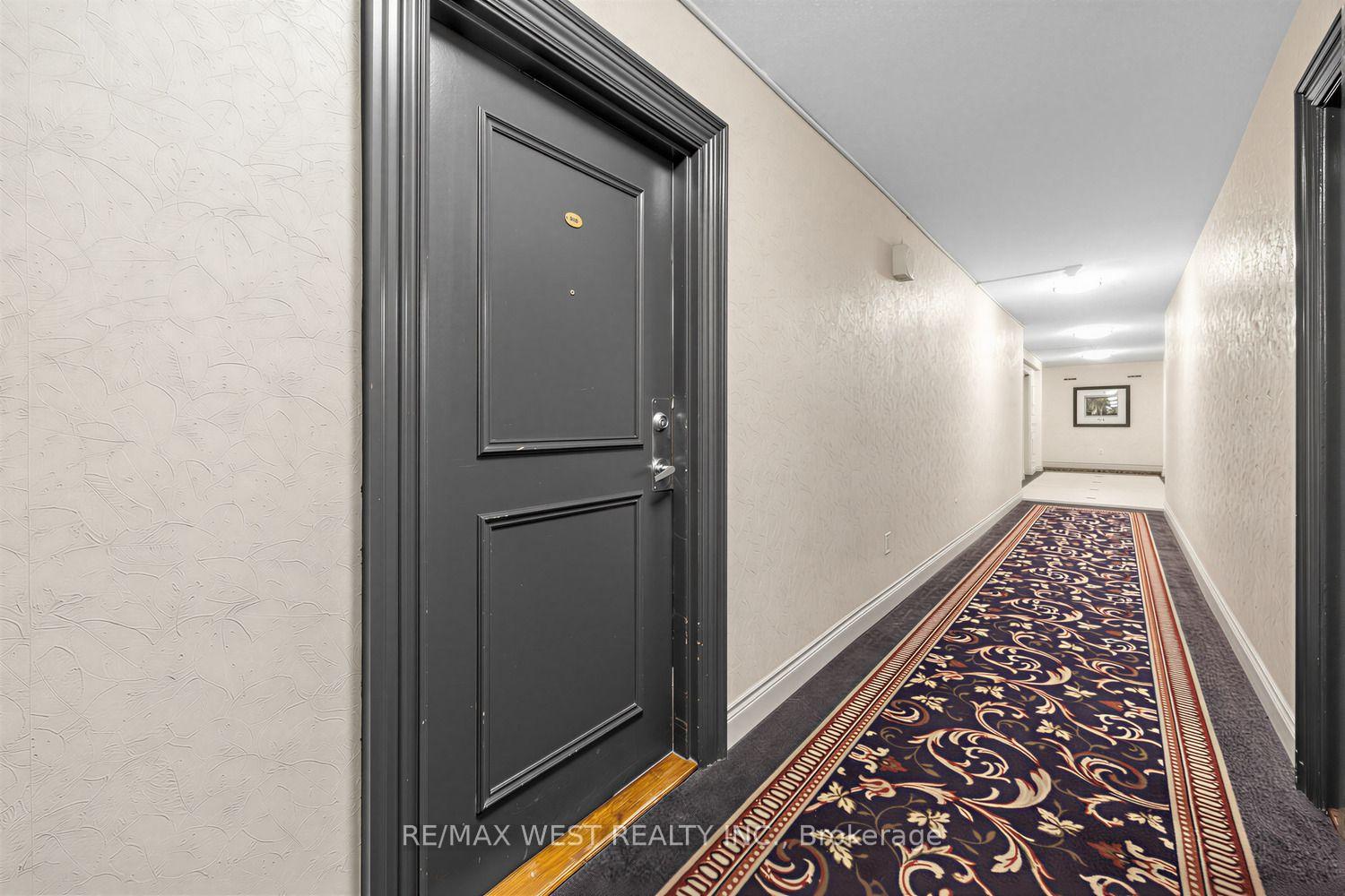 Photo 3 of Unit 805, 60 Pavane Linkway, Toronto, Flemingdon Park — HOMEH