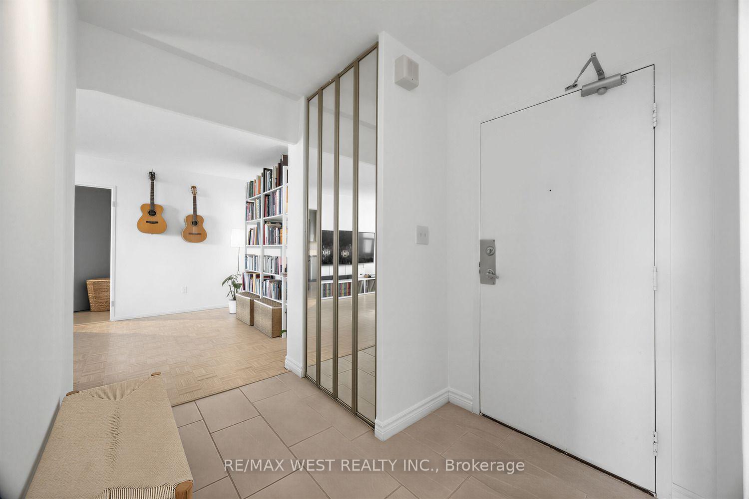 Photo 4 of Unit 805, 60 Pavane Linkway, Toronto, Flemingdon Park — HOMEH