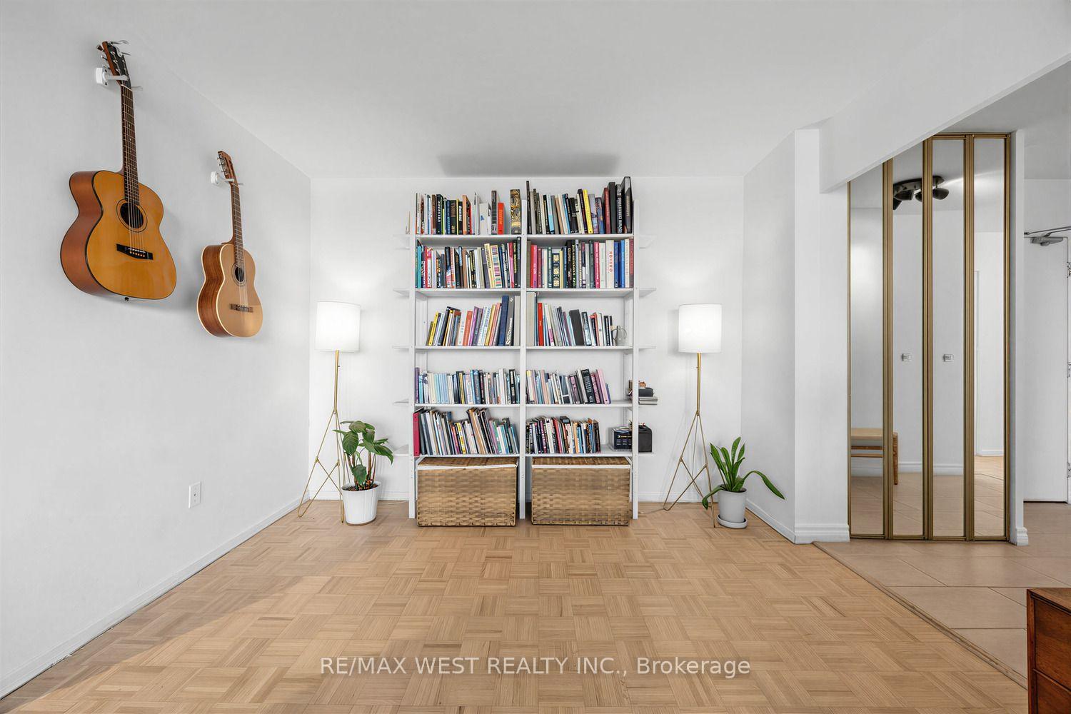 Photo 5 of Unit 805, 60 Pavane Linkway, Toronto, Flemingdon Park — HOMEH