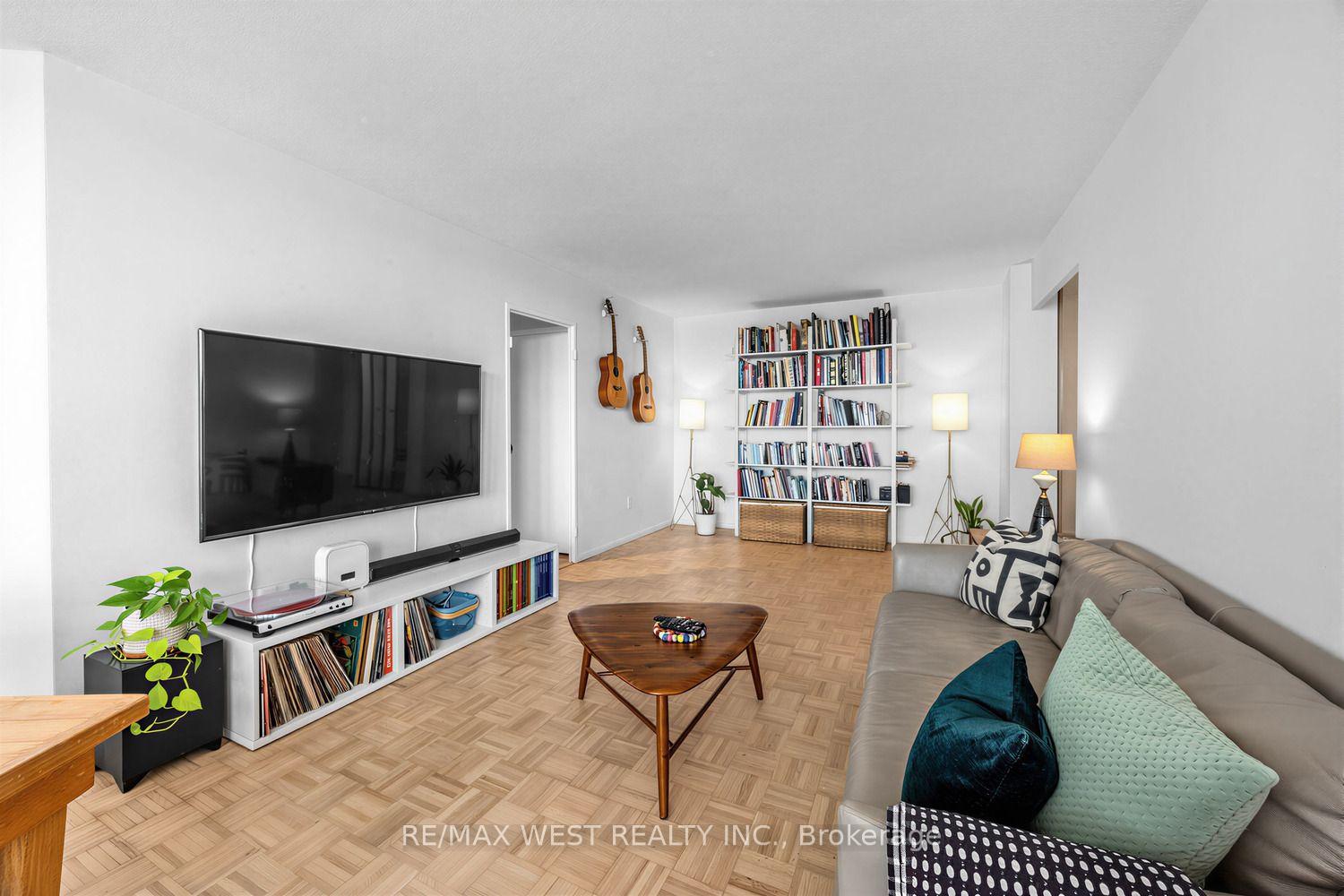Photo 6 of Unit 805, 60 Pavane Linkway, Toronto, Flemingdon Park — HOMEH