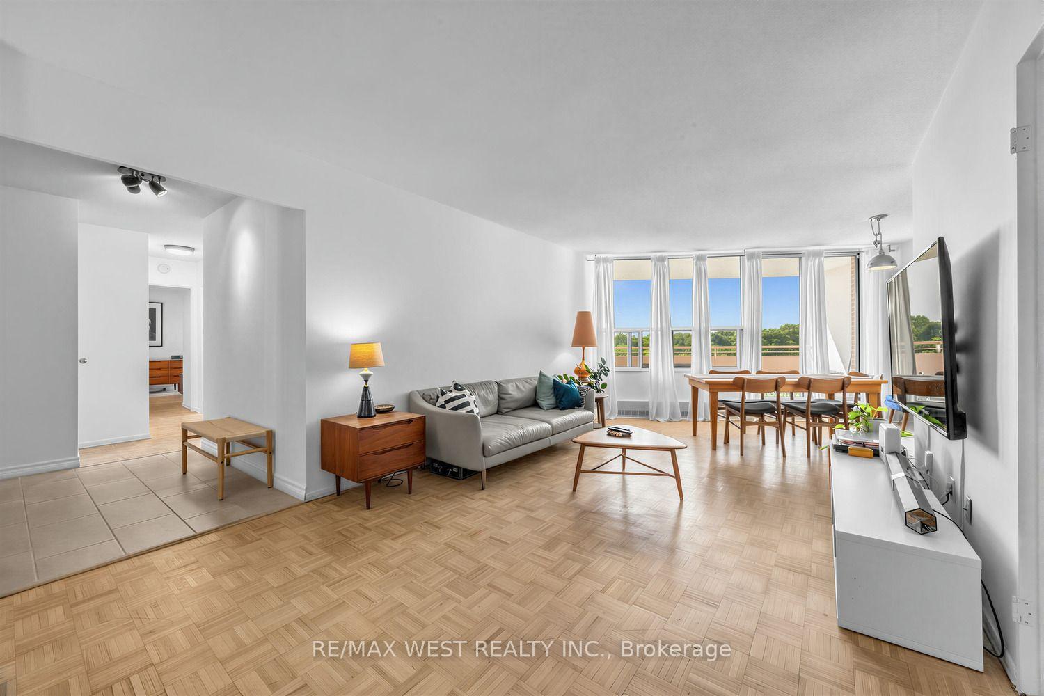 Photo 7 of Unit 805, 60 Pavane Linkway, Toronto, Flemingdon Park — HOMEH