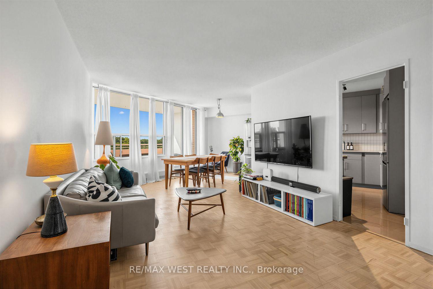 Photo 8 of Unit 805, 60 Pavane Linkway, Toronto, Flemingdon Park — HOMEH
