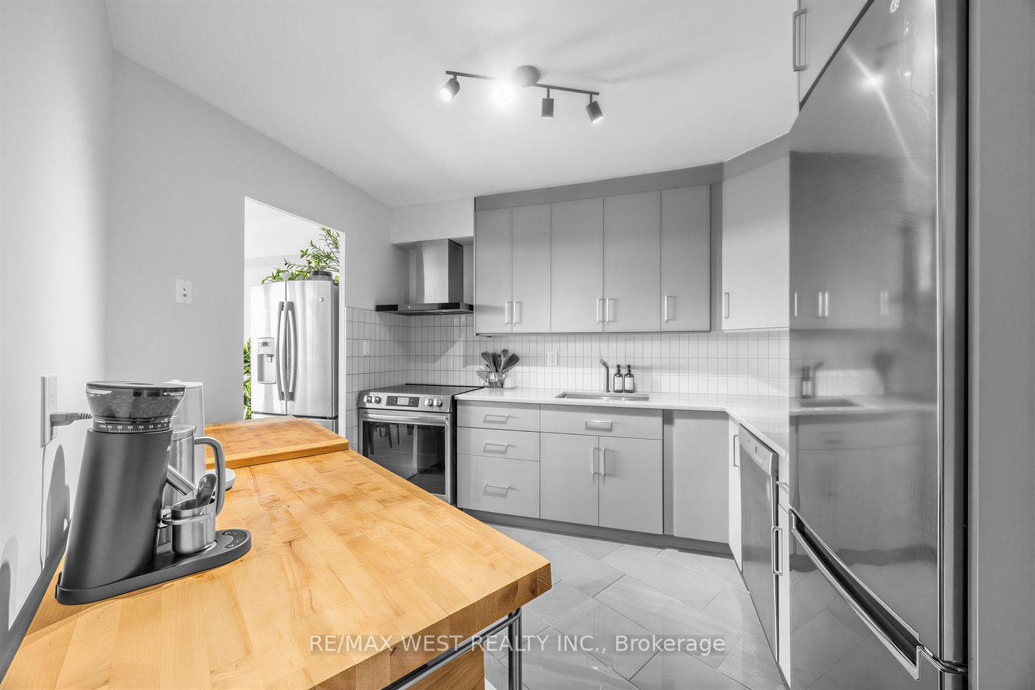 Photo 9 of Unit 805, 60 Pavane Linkway, Toronto, Flemingdon Park — HOMEH
