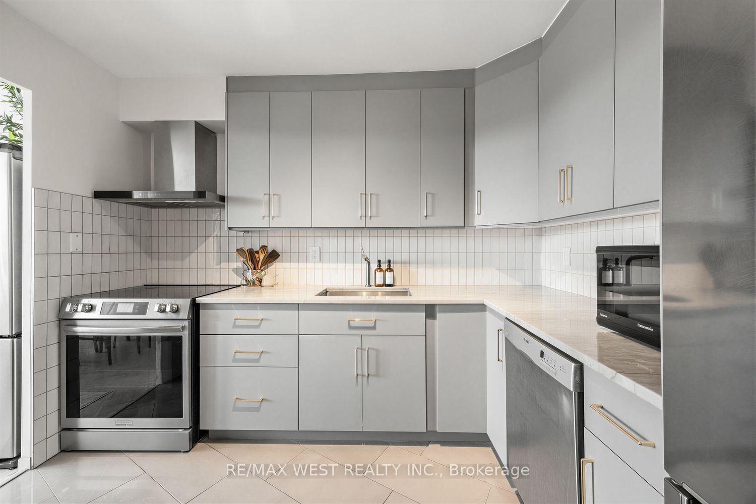 Photo 10 of Unit 805, 60 Pavane Linkway, Toronto, Flemingdon Park — HOMEH