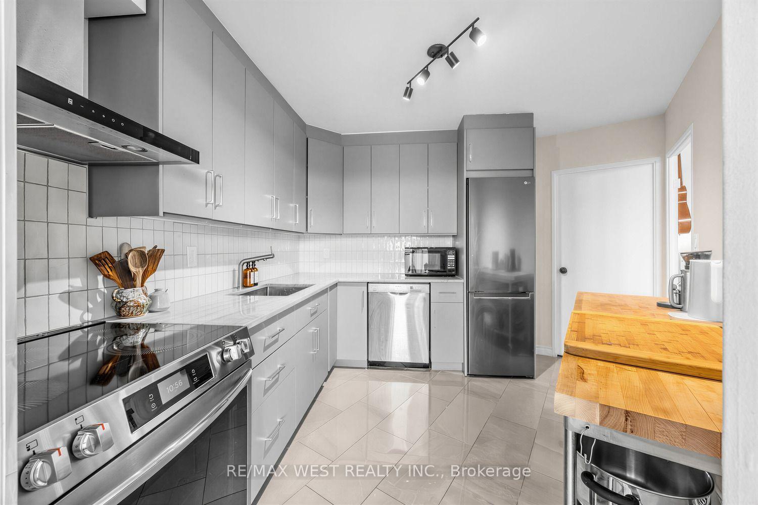 Photo 11 of Unit 805, 60 Pavane Linkway, Toronto, Flemingdon Park — HOMEH