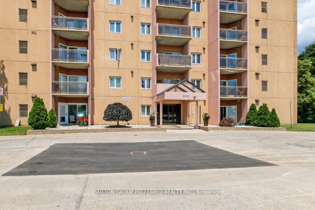 Photo of Unit 202, 860 Commissioners Road E