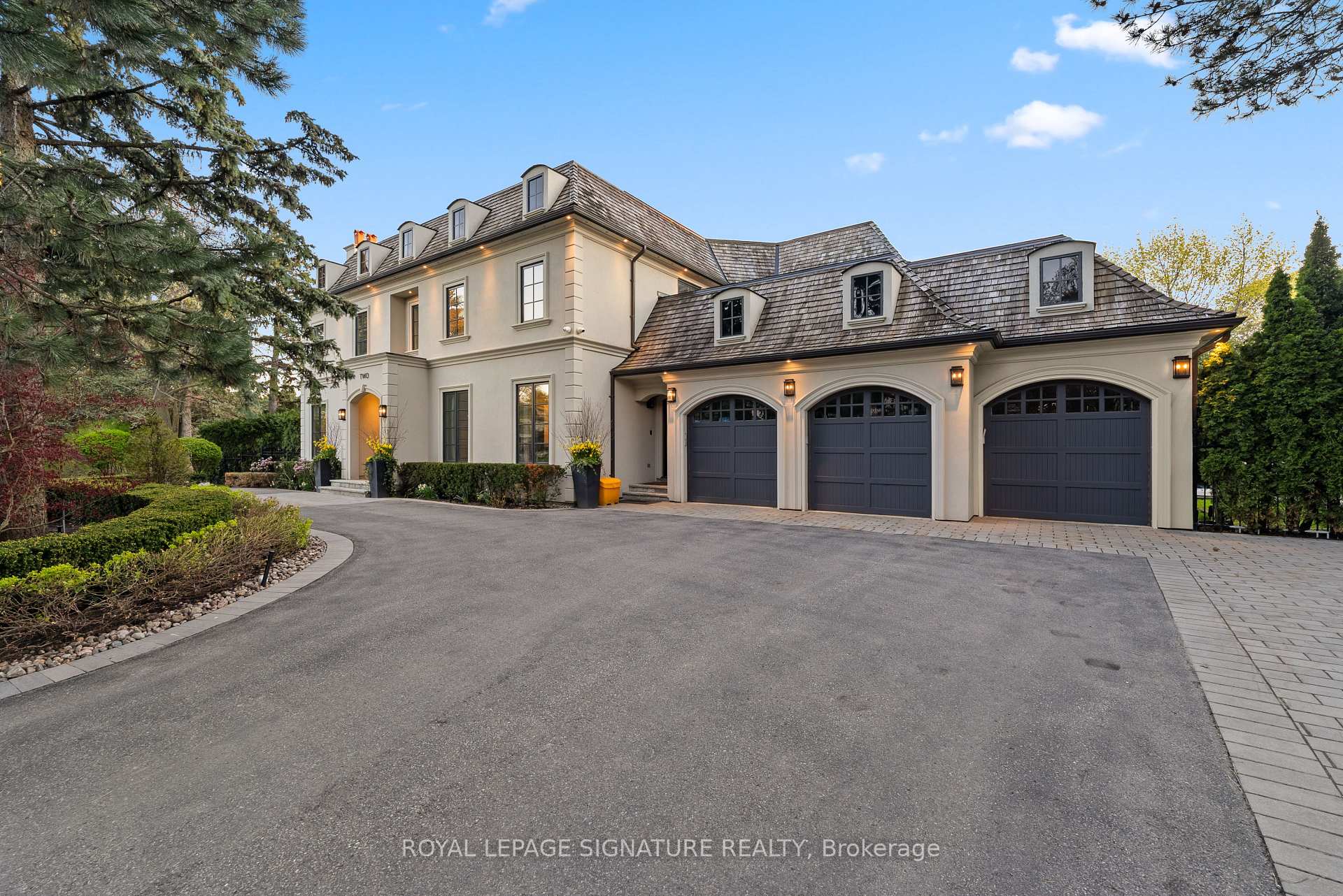 Photo 3 of 2 Spirea Court, Markham, Bayview Glen — HOMEH