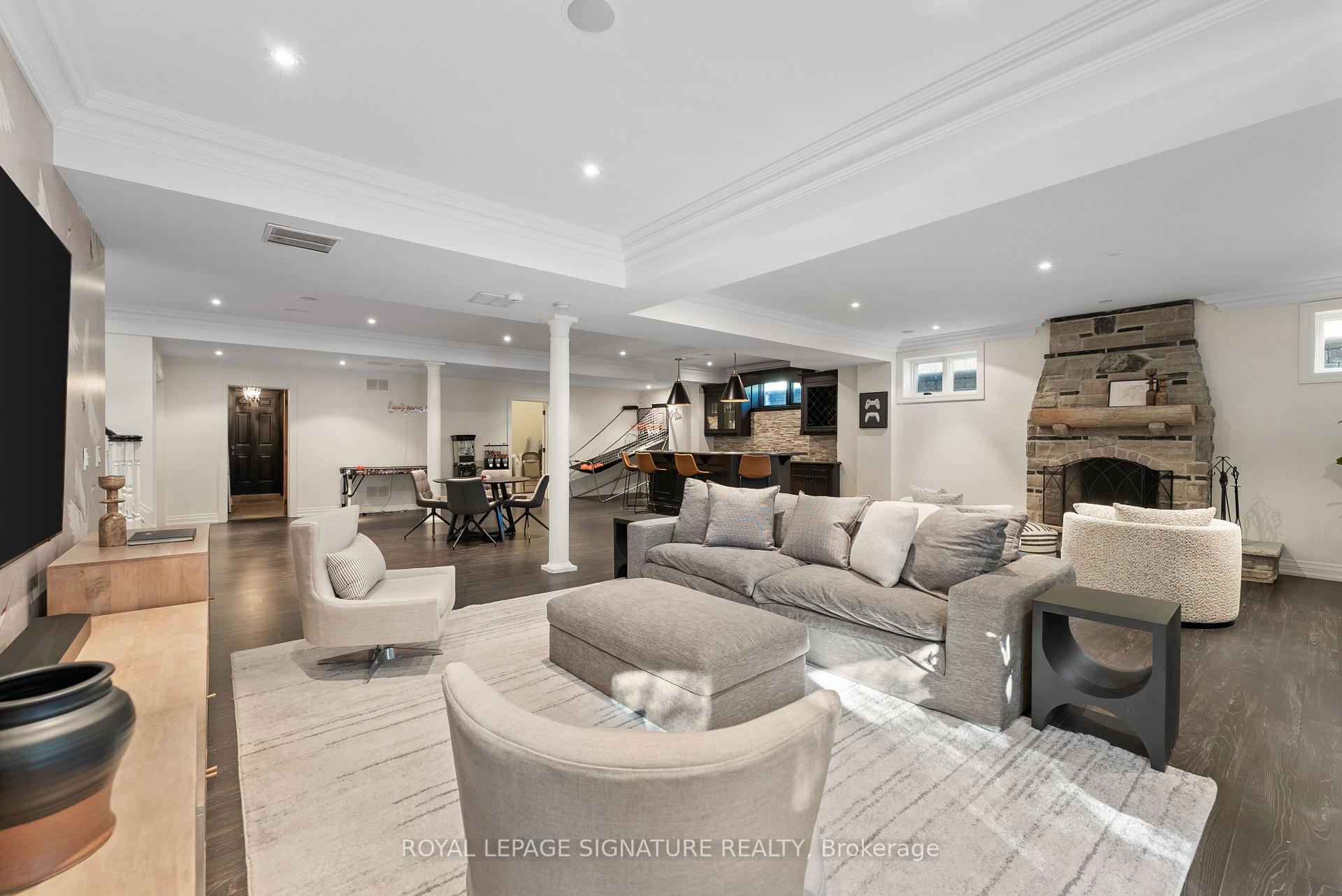 Photo 37 of 2 Spirea Court, Markham, Bayview Glen — HOMEH