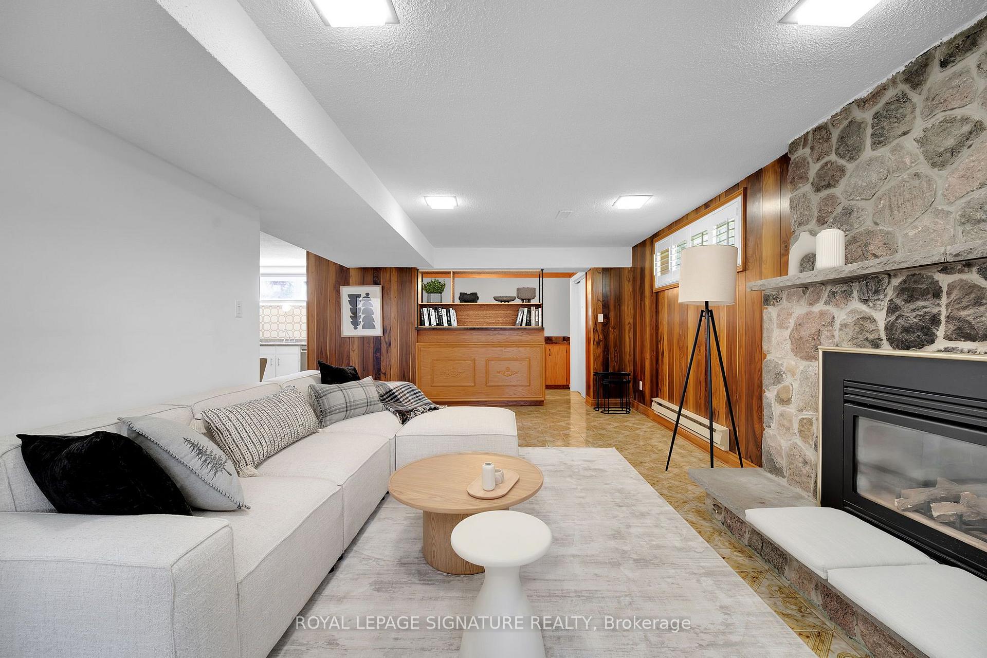 Photo 4 of Unit Lower, 49 Sylvadene Parkway, Vaughan, East Woodbridge — HOMEH
