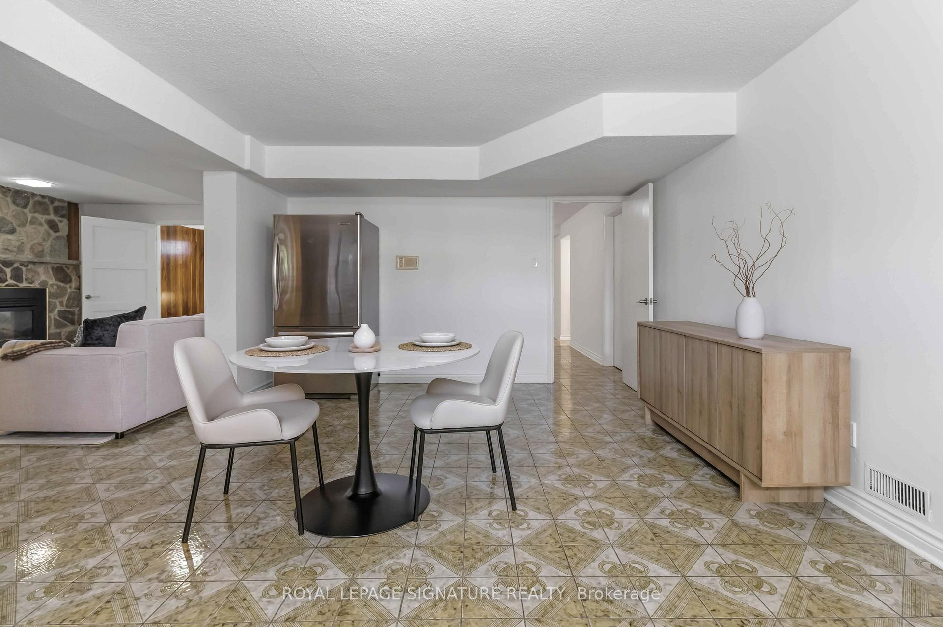 Photo 6 of Unit Lower, 49 Sylvadene Parkway, Vaughan, East Woodbridge — HOMEH