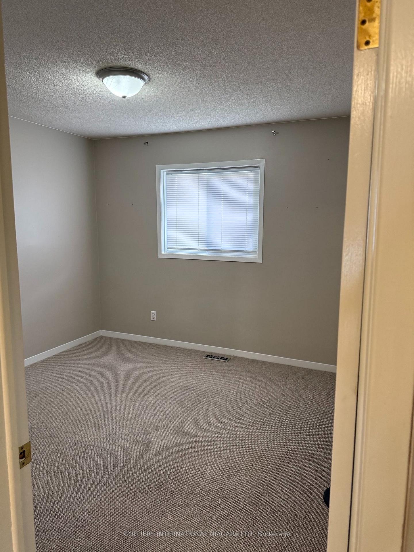 Photo 9 of 7669 Trackview Street, Niagara Falls, Ascot — HOMEH