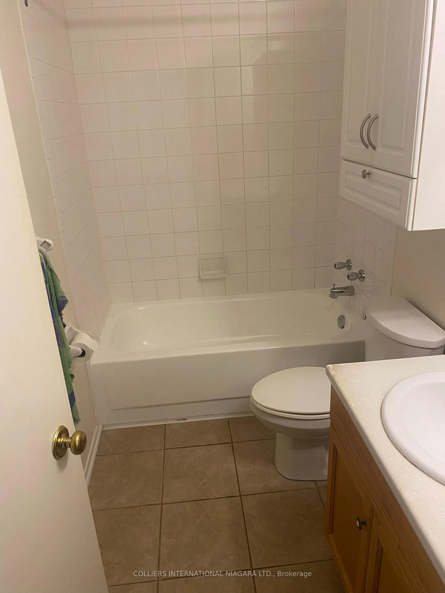 Photo 10 of 7669 Trackview Street, Niagara Falls, Ascot — HOMEH