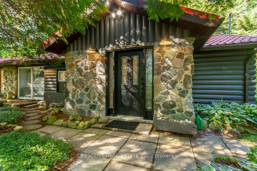 Photo 1 of 37 Georgian Manor Drive, Collingwood — HOMEH