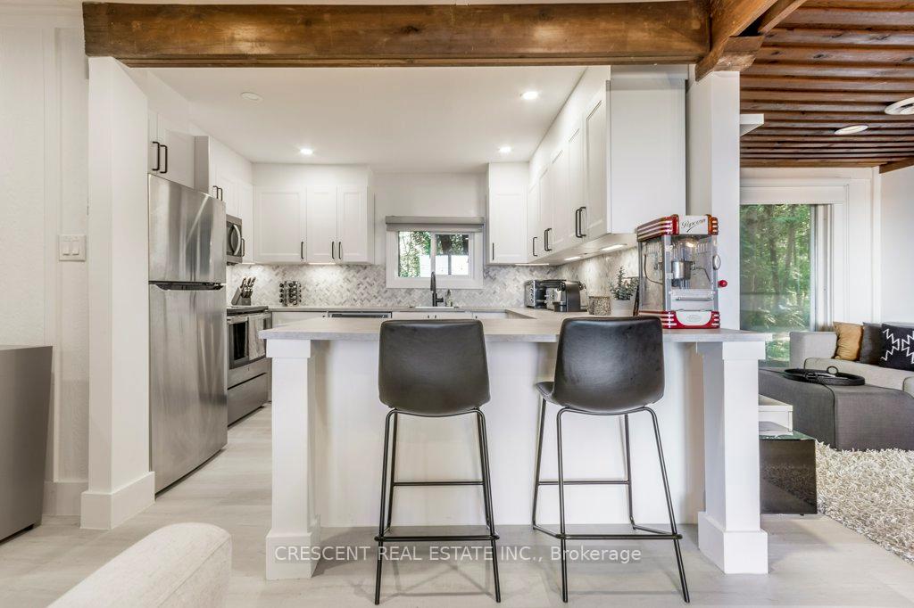Photo 10 of 37 Georgian Manor Drive, Collingwood — HOMEH