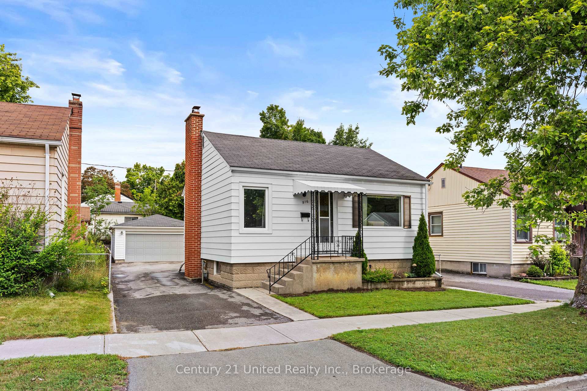 Photo 2 of 516 Glengarry Avenue, Peterborough, Northcrest Ward 5 — HOMEH