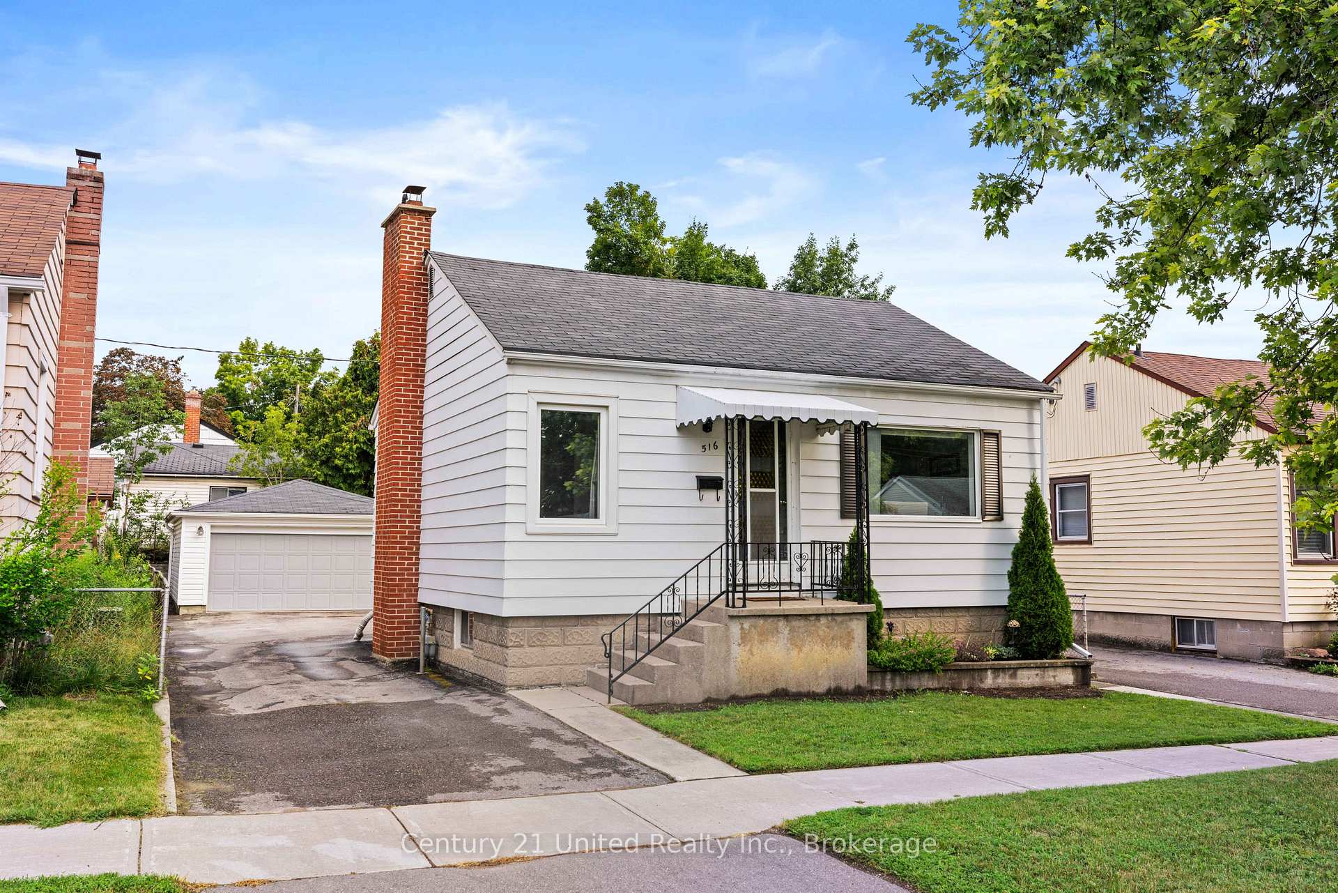 Photo 3 of 516 Glengarry Avenue, Peterborough, Northcrest Ward 5 — HOMEH