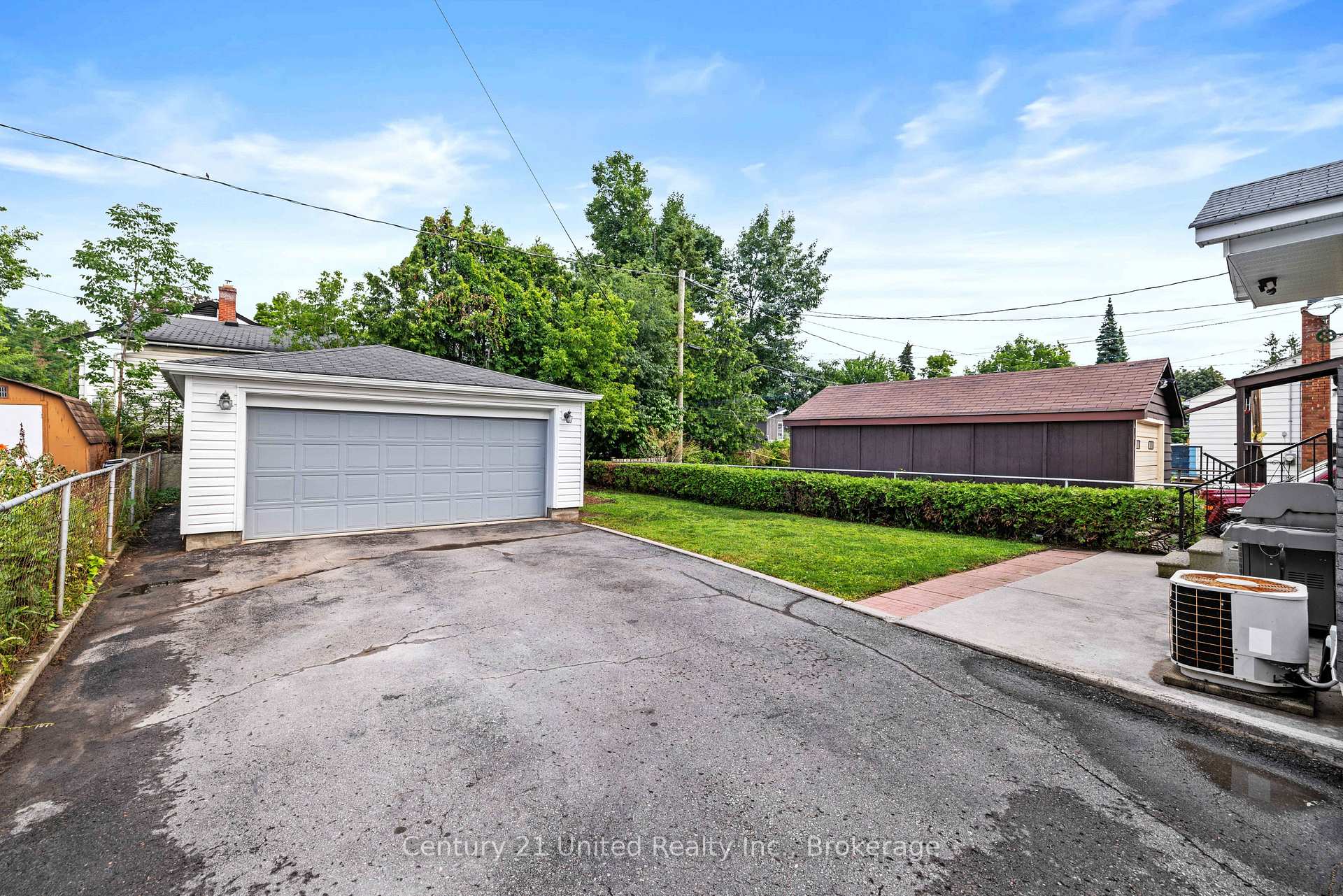 Photo 5 of 516 Glengarry Avenue, Peterborough, Northcrest Ward 5 — HOMEH