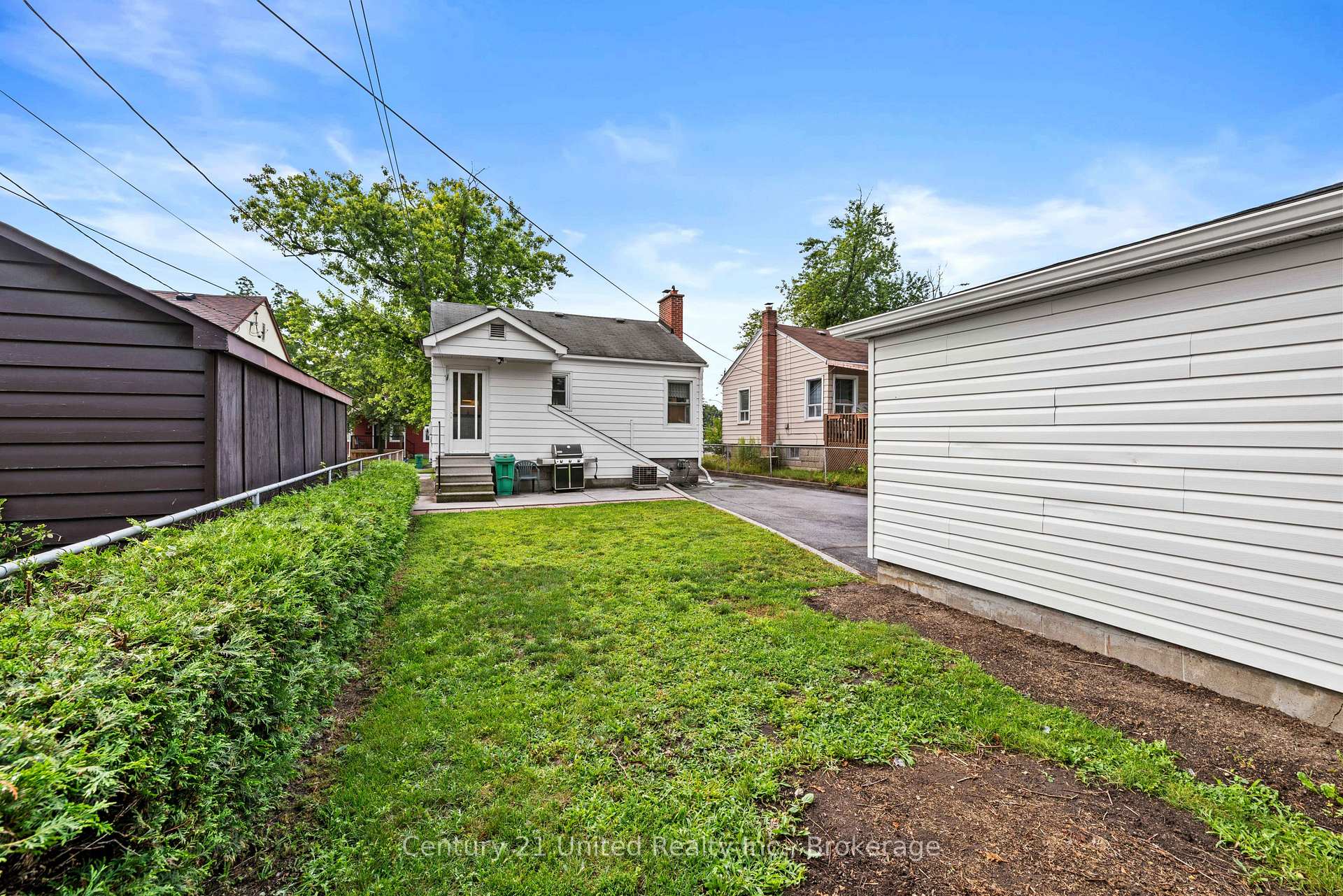 Photo 9 of 516 Glengarry Avenue, Peterborough, Northcrest Ward 5 — HOMEH