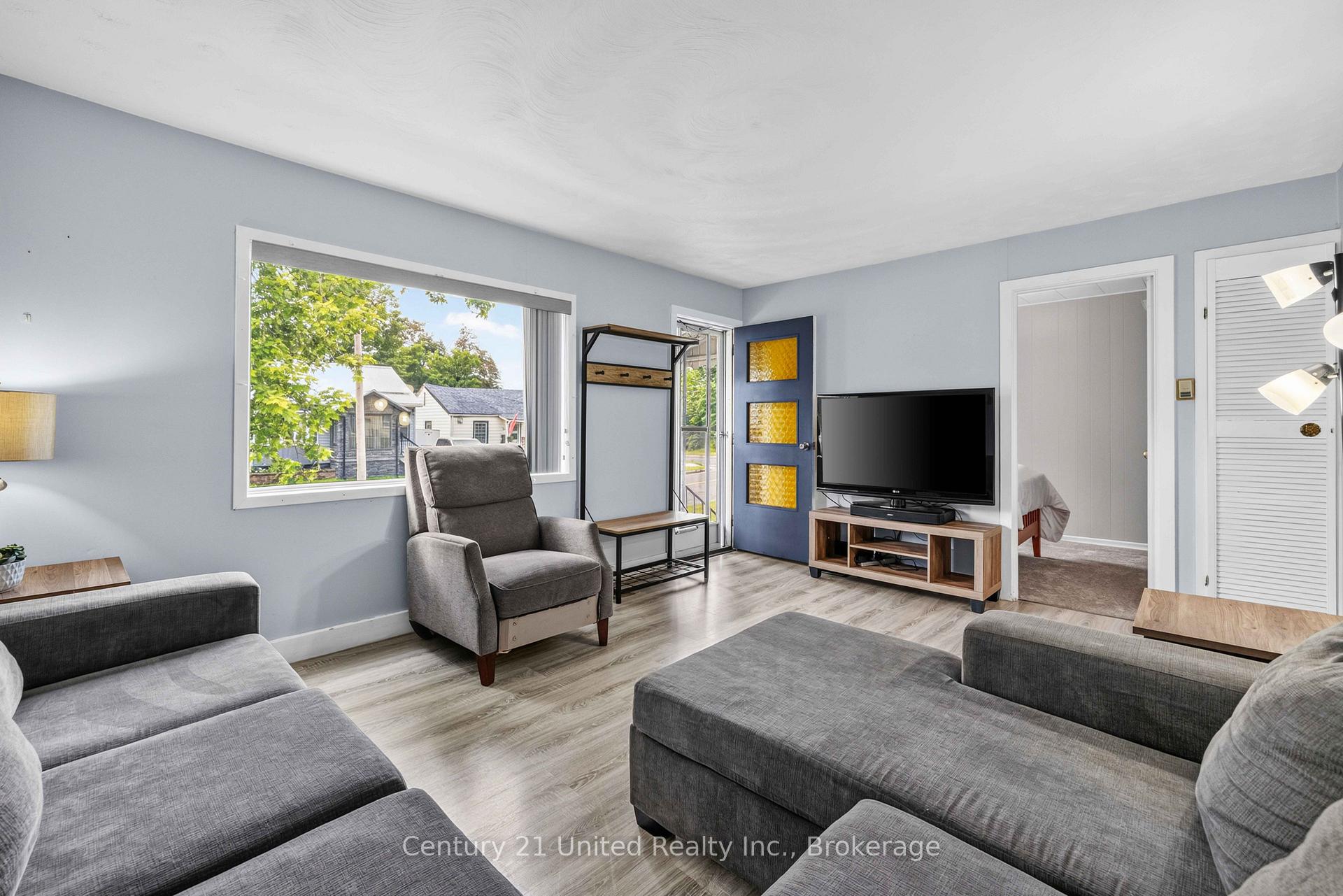 Photo 12 of 516 Glengarry Avenue, Peterborough, Northcrest Ward 5 — HOMEH
