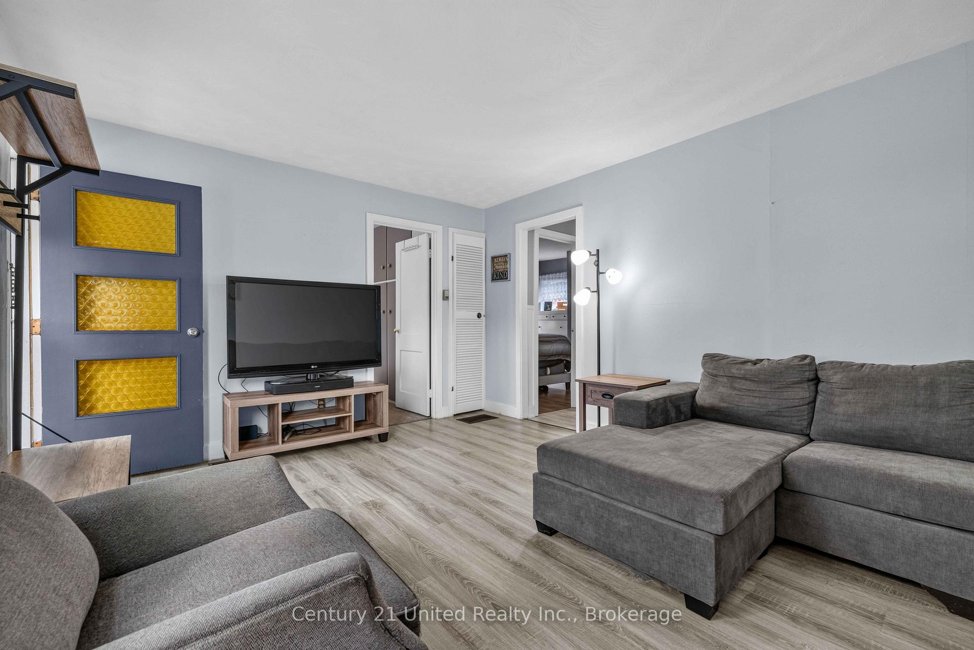 Photo 13 of 516 Glengarry Avenue, Peterborough, Northcrest Ward 5 — HOMEH
