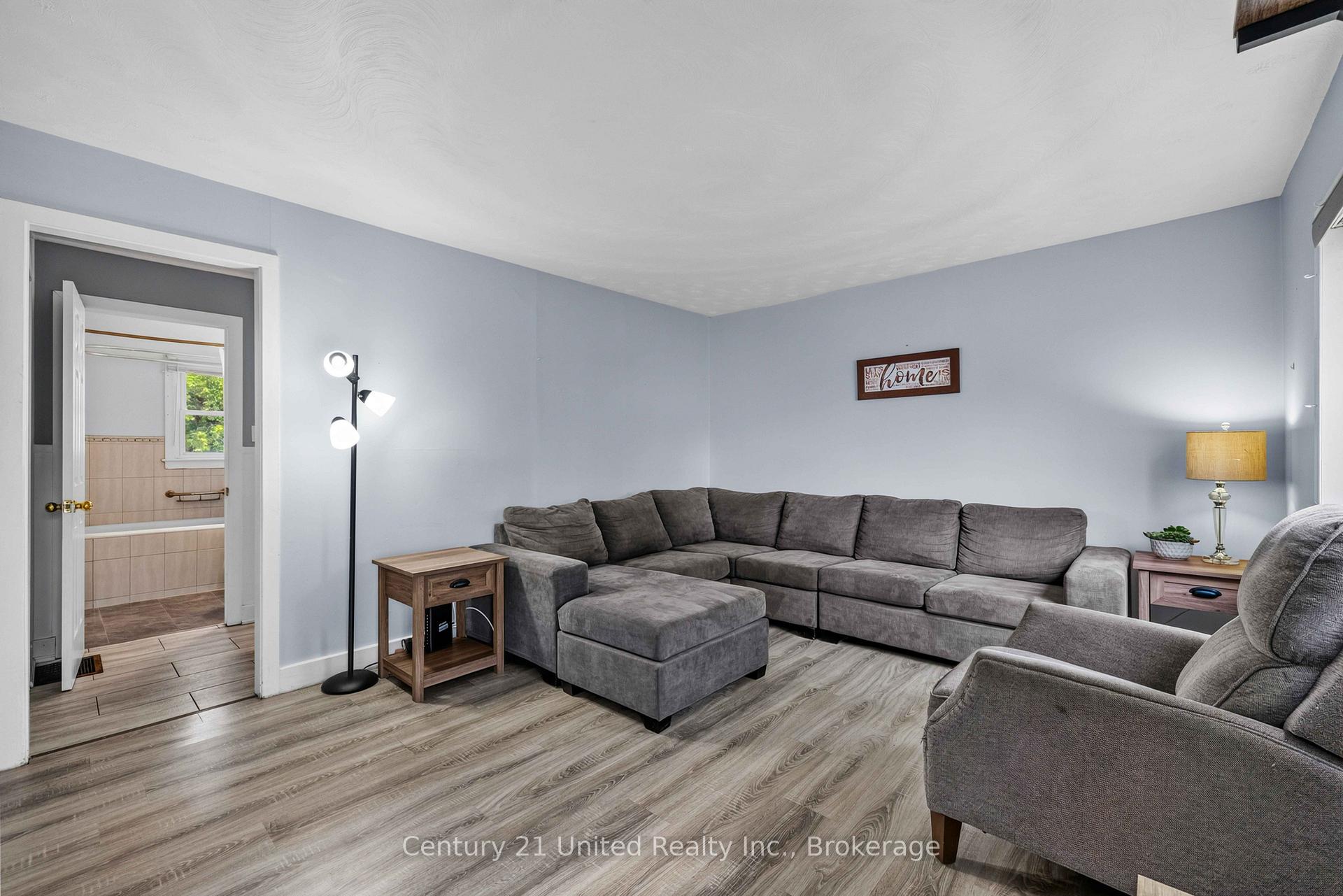 Photo 14 of 516 Glengarry Avenue, Peterborough, Northcrest Ward 5 — HOMEH